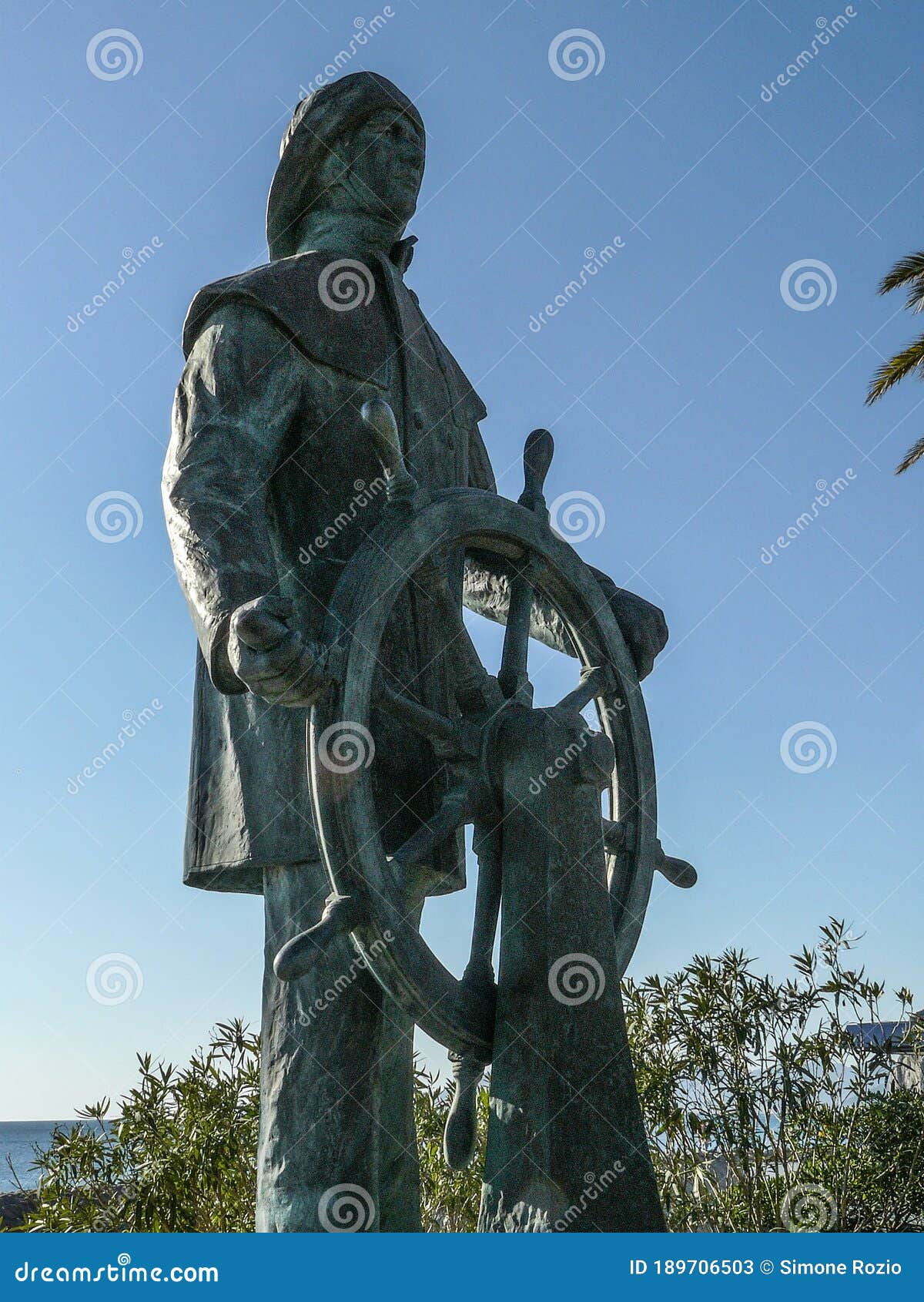 A Statue Of A Sailor Kissing A Girl Located In Portsmouth Dockyard