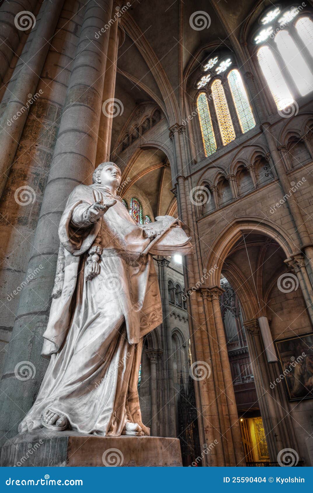 statue in saint denis basilica.