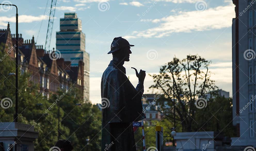 statue-sherlock-holmes-photography-london-uk-60267003.jpg