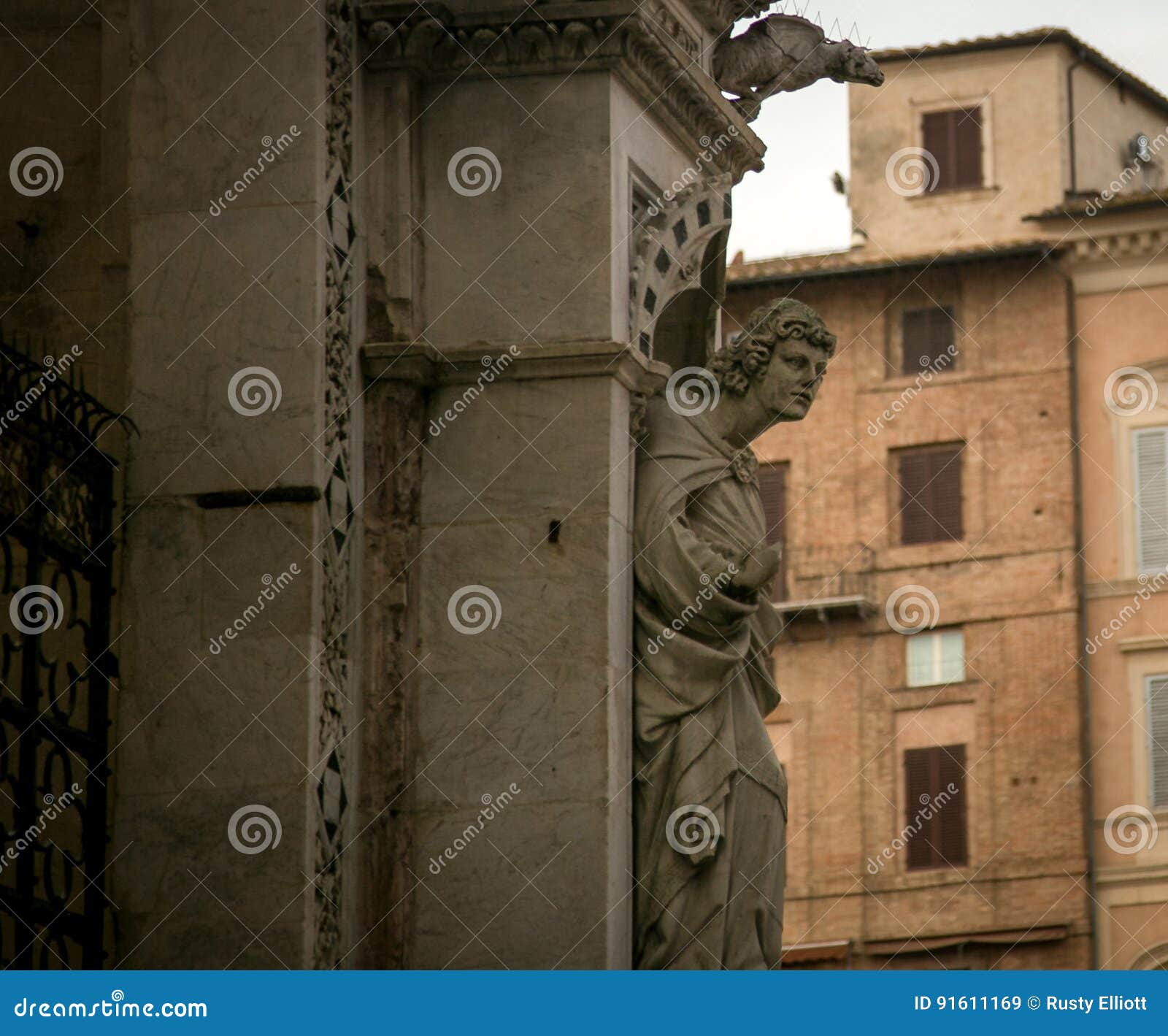 Statue in Siena stock image. Image of medieval, facade 91611169