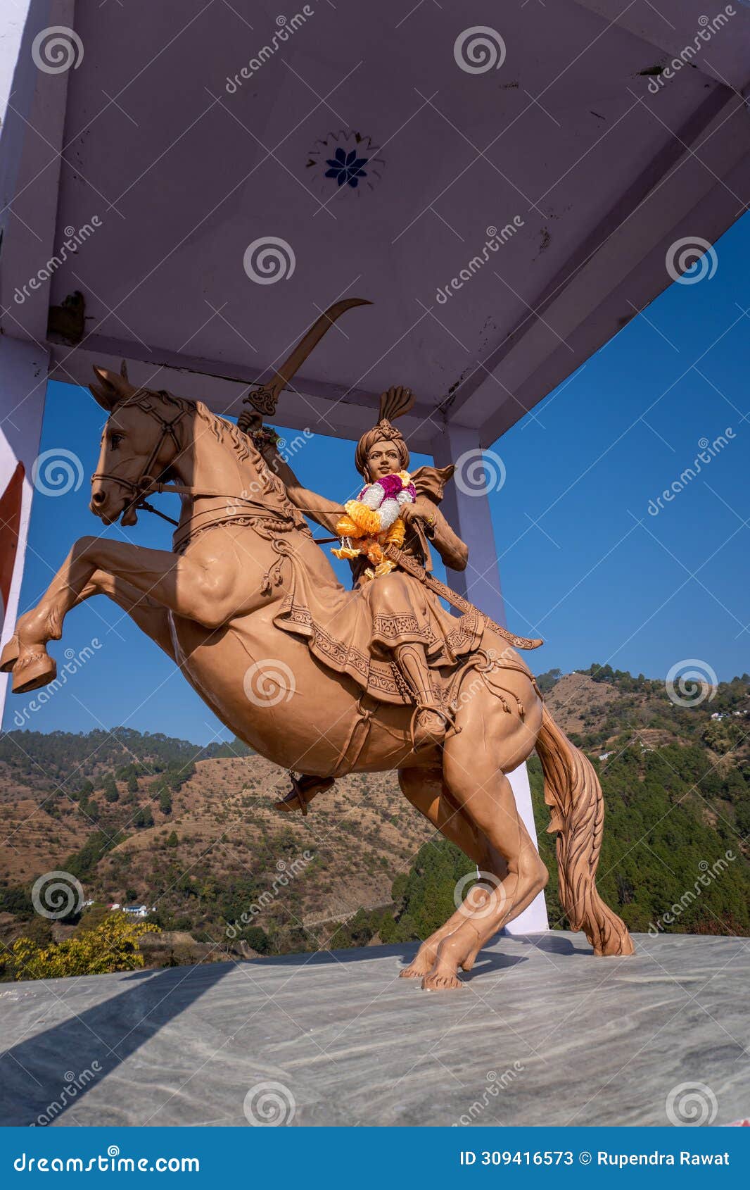 statue of teelu rauteli: 17th century garhwali rajput warrior riding horse with weapons, gurrad talla, chaundkot, pauri garhwal,