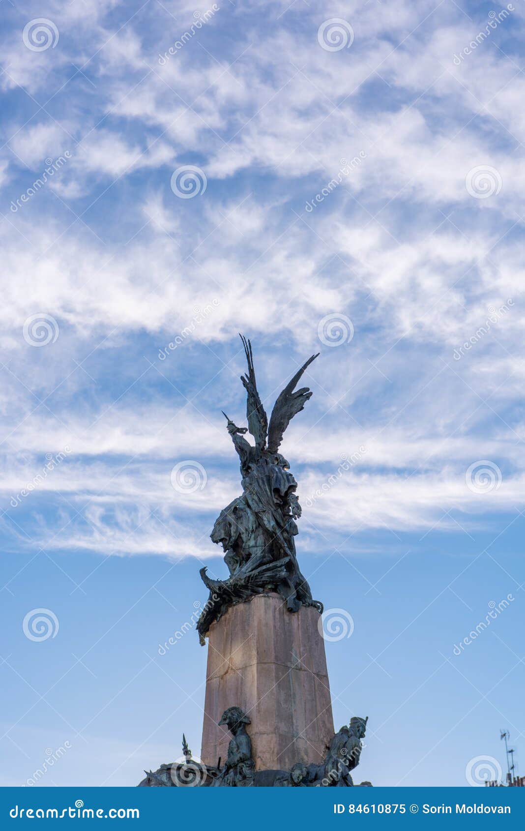 statue in vitoria gasteiz