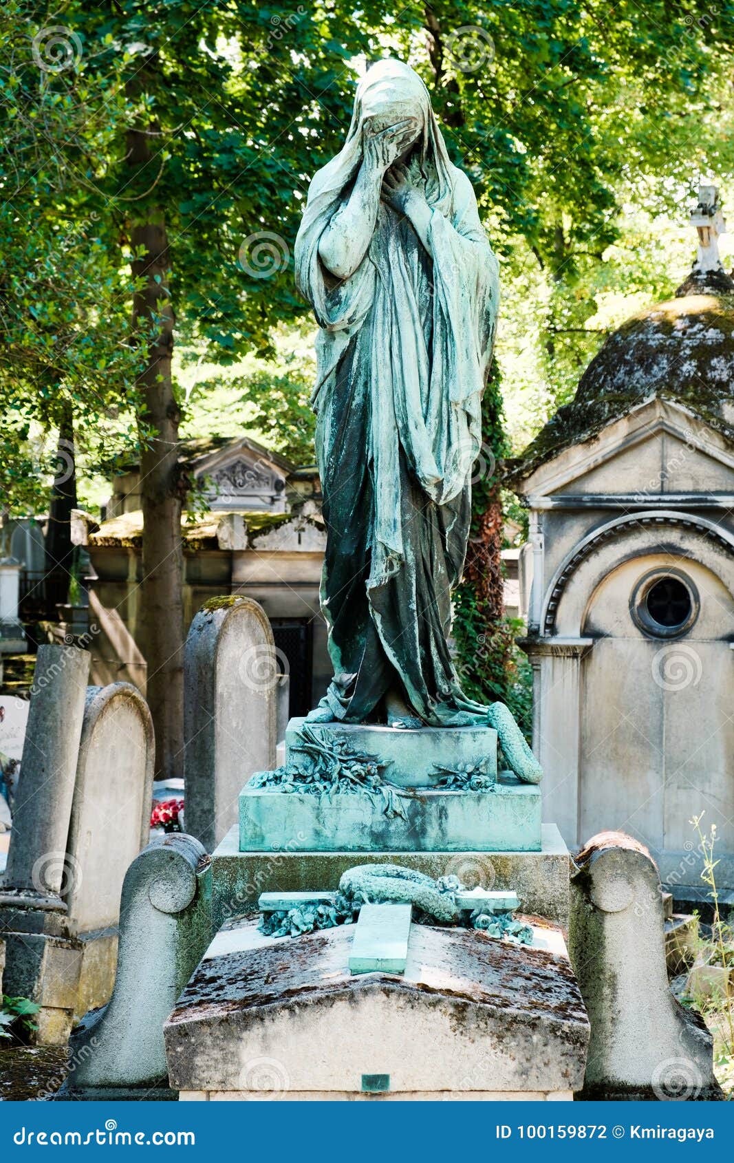 the pere lachaise cemetery in paris