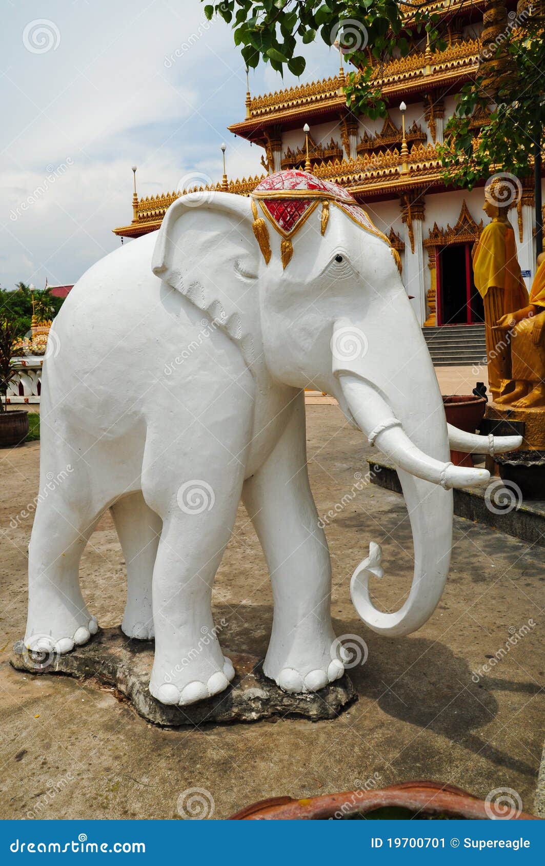 https://thumbs.dreamstime.com/z/statue-white-elephant-19700701.jpg