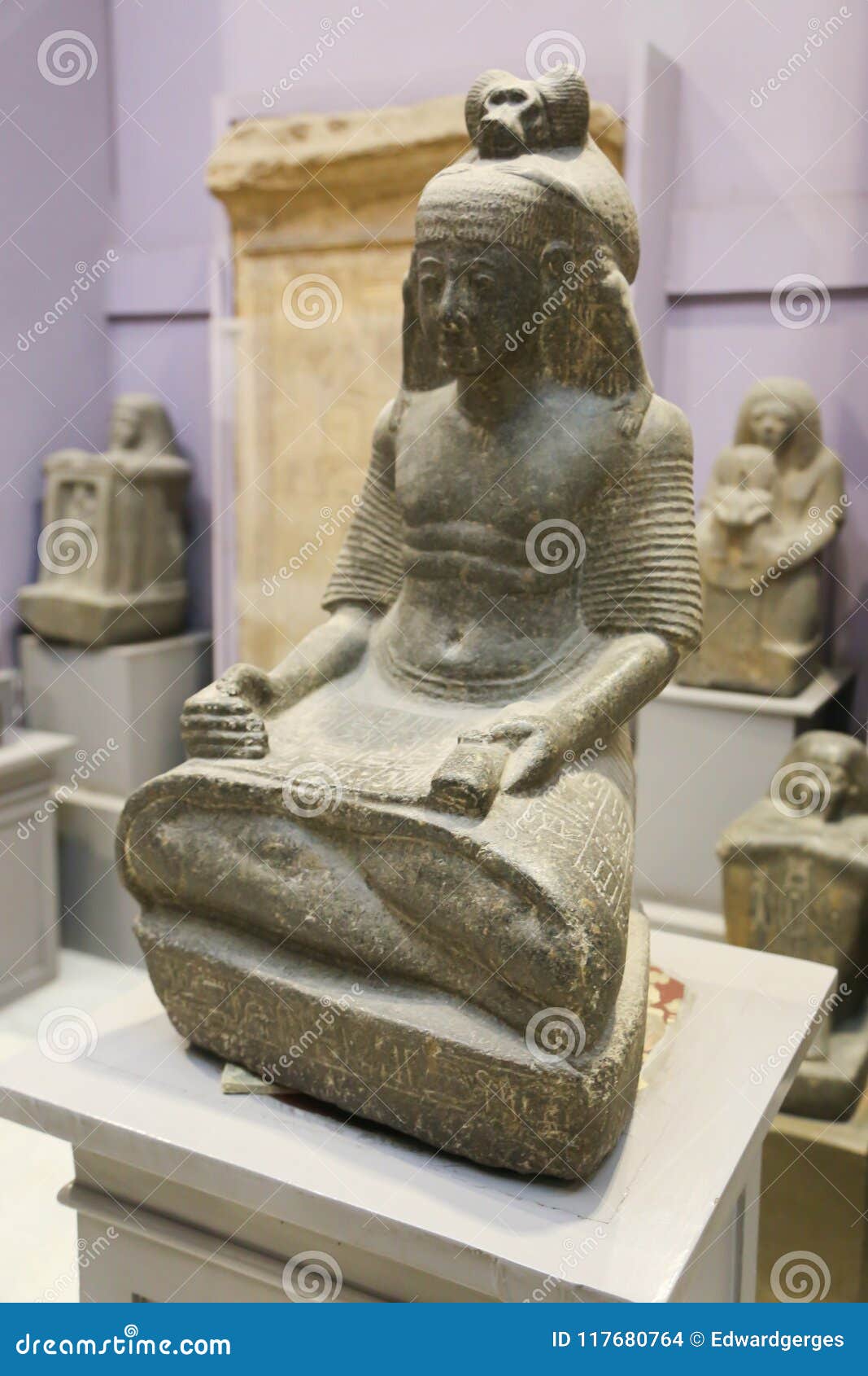 Statue égyptienne Célèbre Musée Du Caire Image stock éditorial Image du célèbre, culture