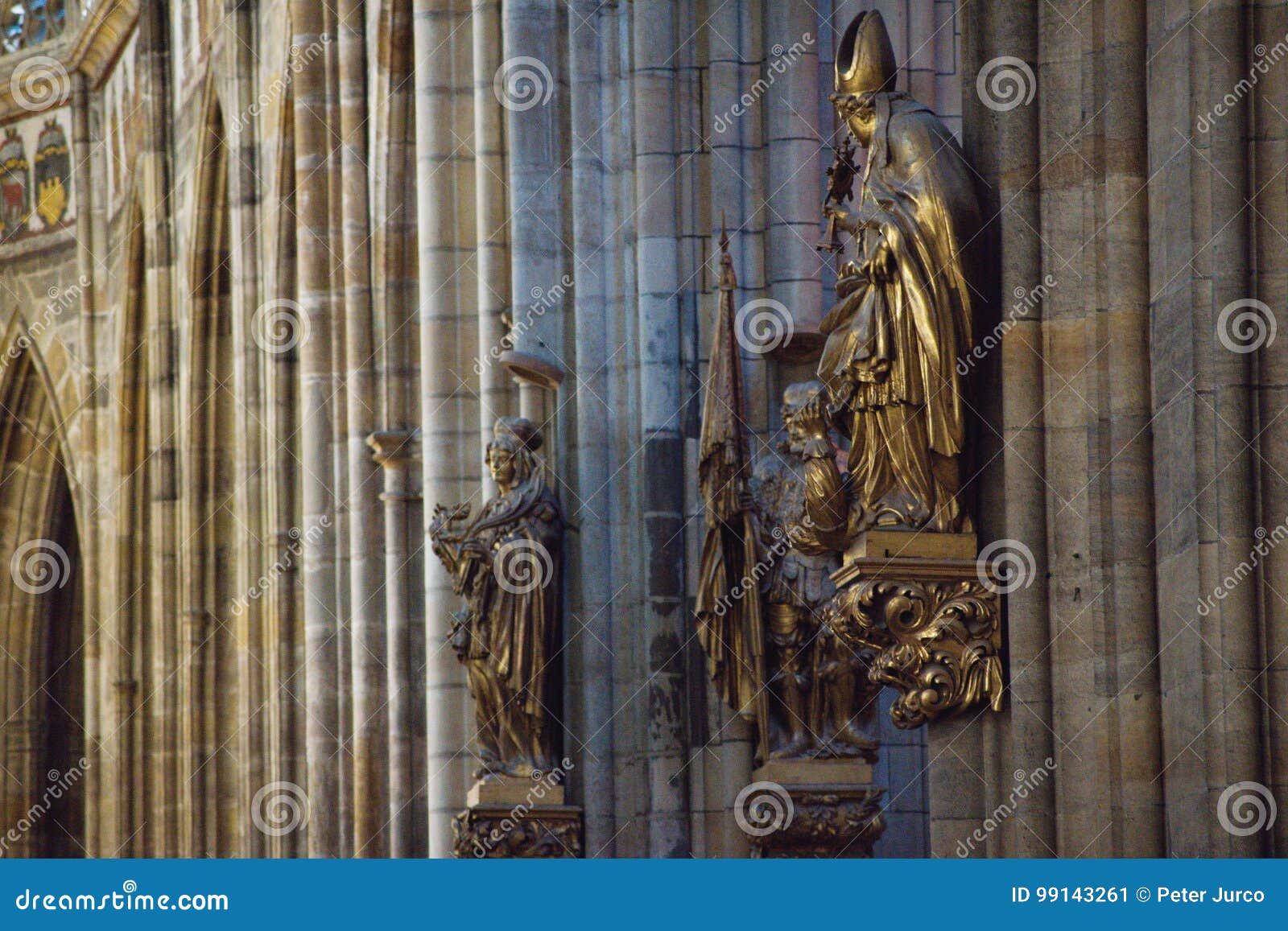 Statuen und Skulpturen stockbild. Bild von platz, republik - 99143261