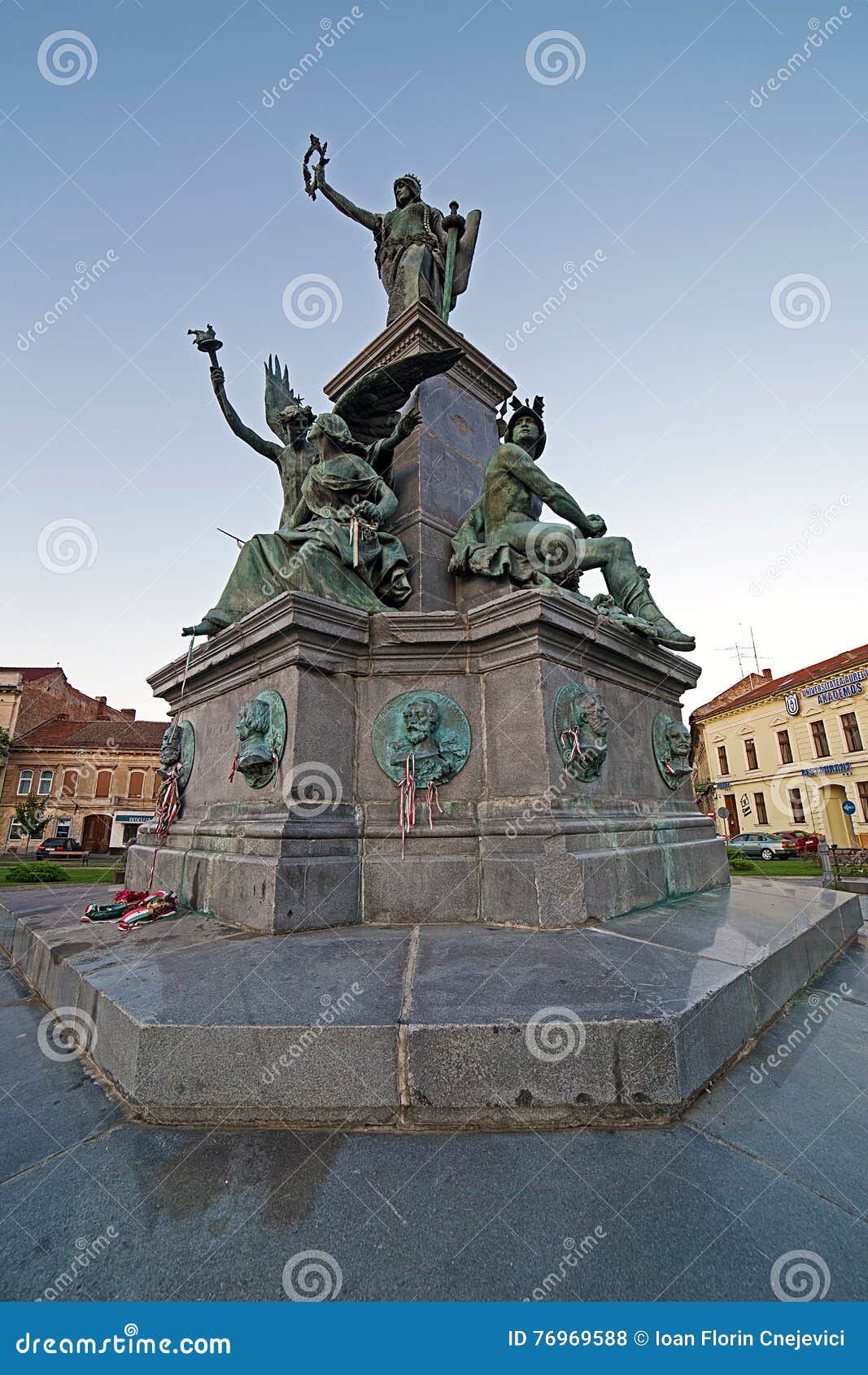 Statuen Von Versohnung Park Von Arad Rumanien Redaktionelles Stockfoto Bild Von Arad Park 76969588