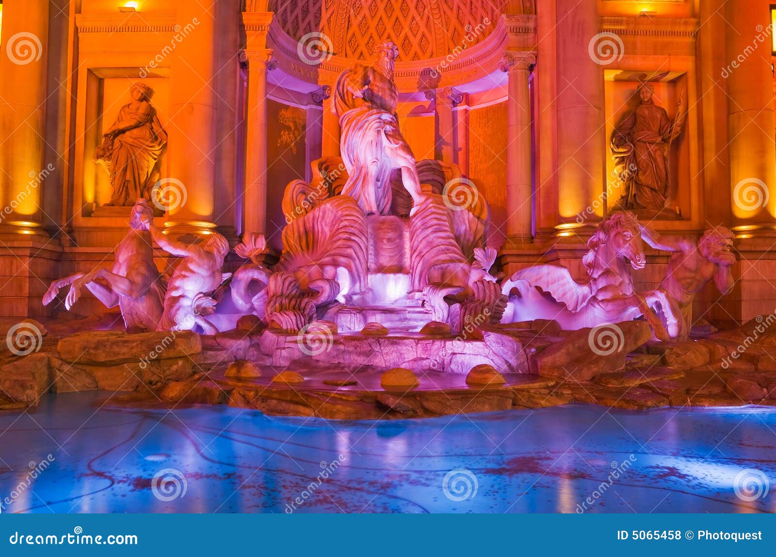 Statues in Las Vegas editorial stock photo. Image of excitement 5065458