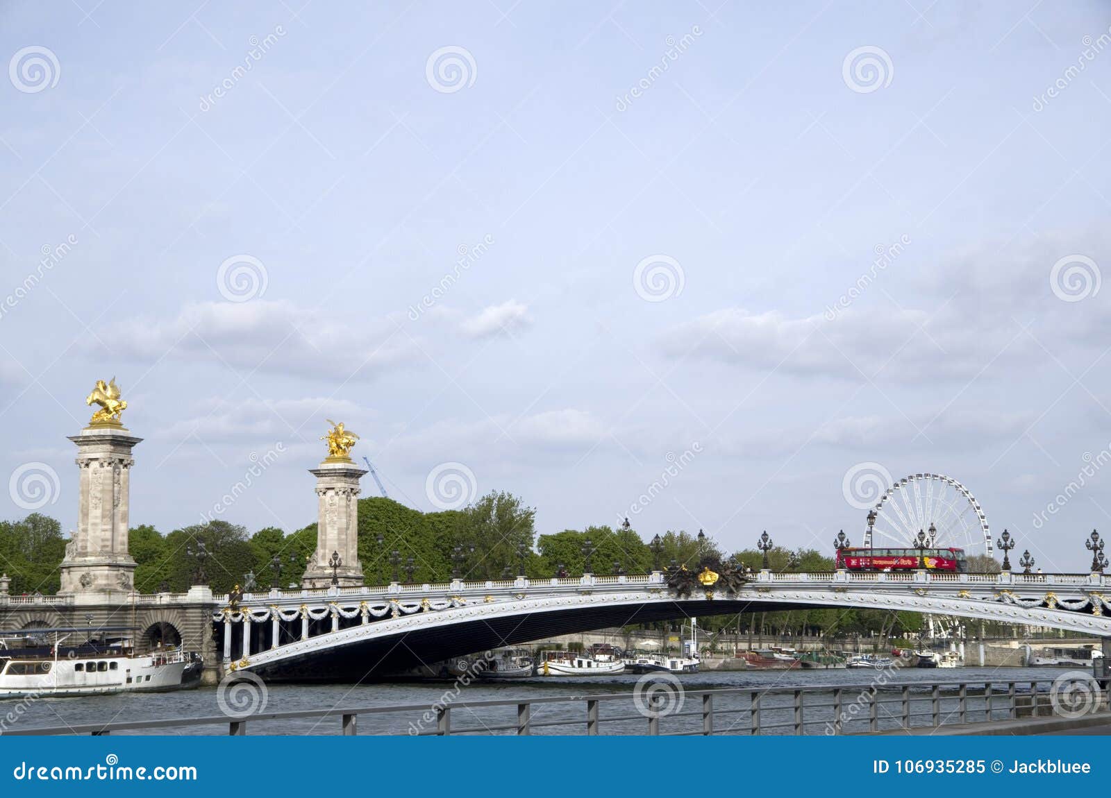 Statues of Pont Alexandre III Editorial Image - Image of regarded ...