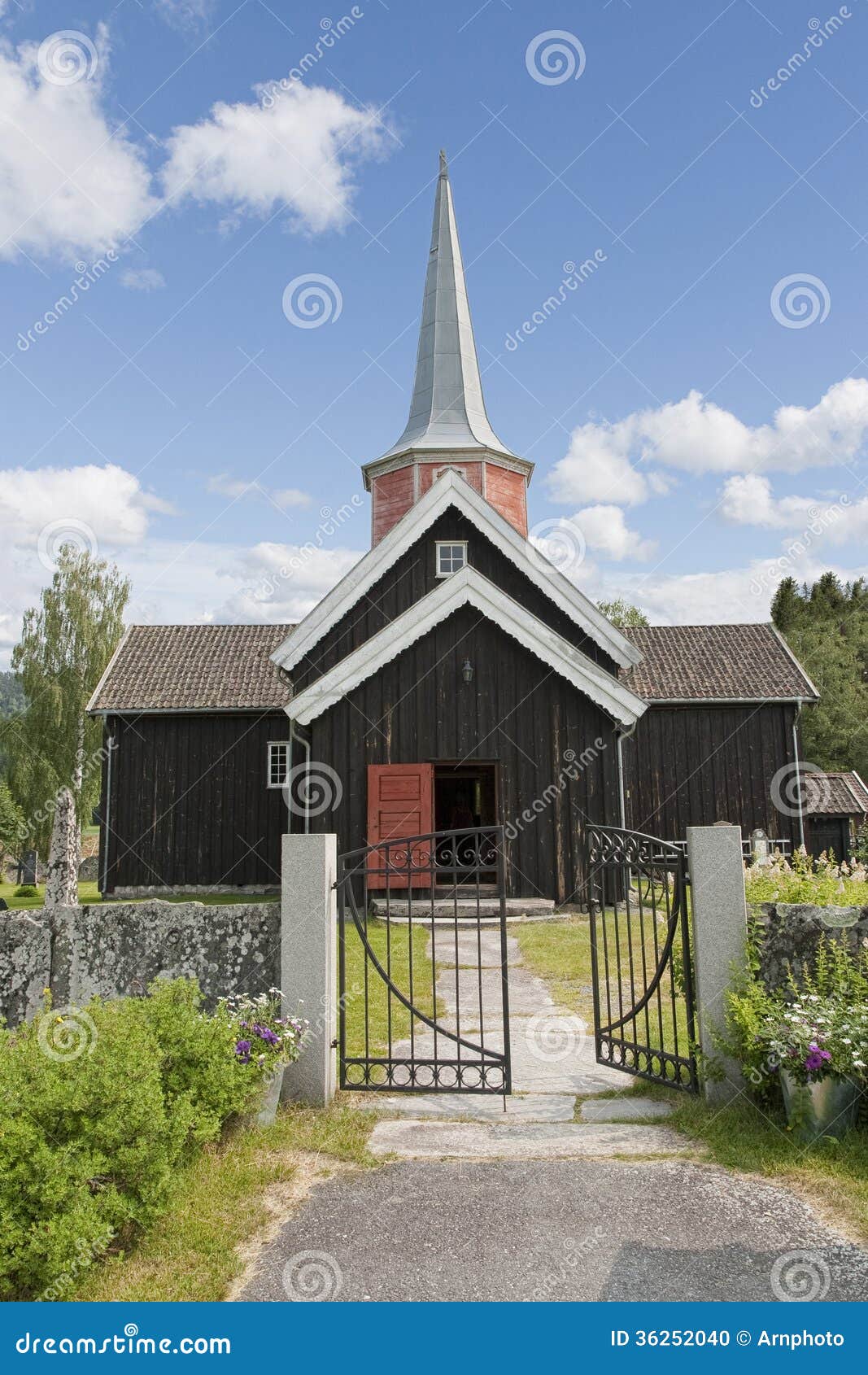 Stave Church in Flesberg stock foto. Image of hemel, toerisme 36252040
