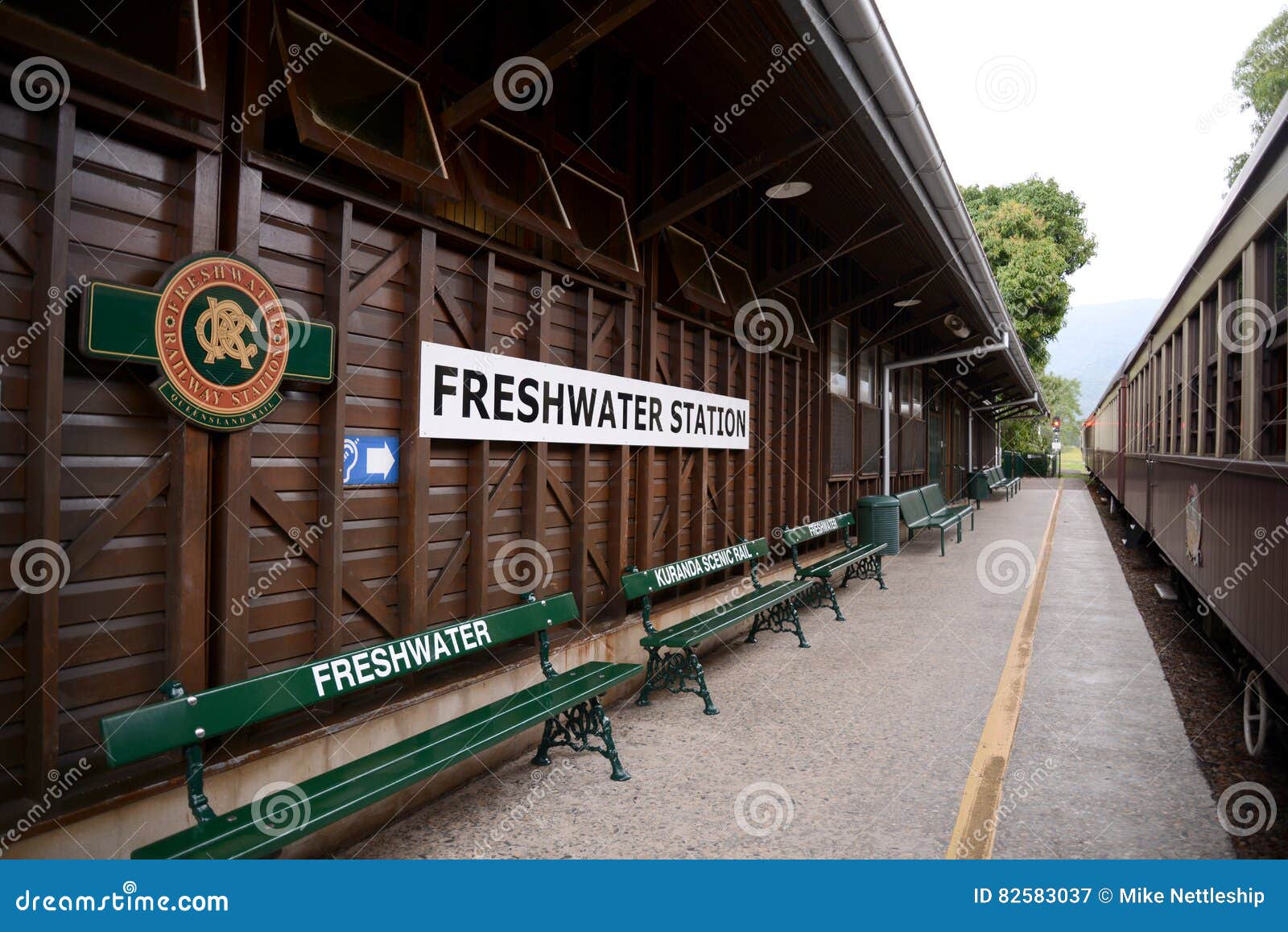 La stazione ferroviaria d'acqua dolce nel Queensland Australia è una stazione in cui il treno da Kuranda ai cairn ferma sul viaggio del ` s giù dalle alte foreste tropicali