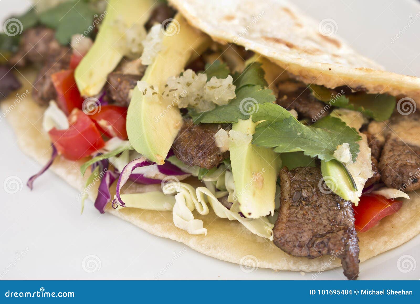 Steak Und Avocadofajita Oder verpackung Stockfoto Bild von tortilla