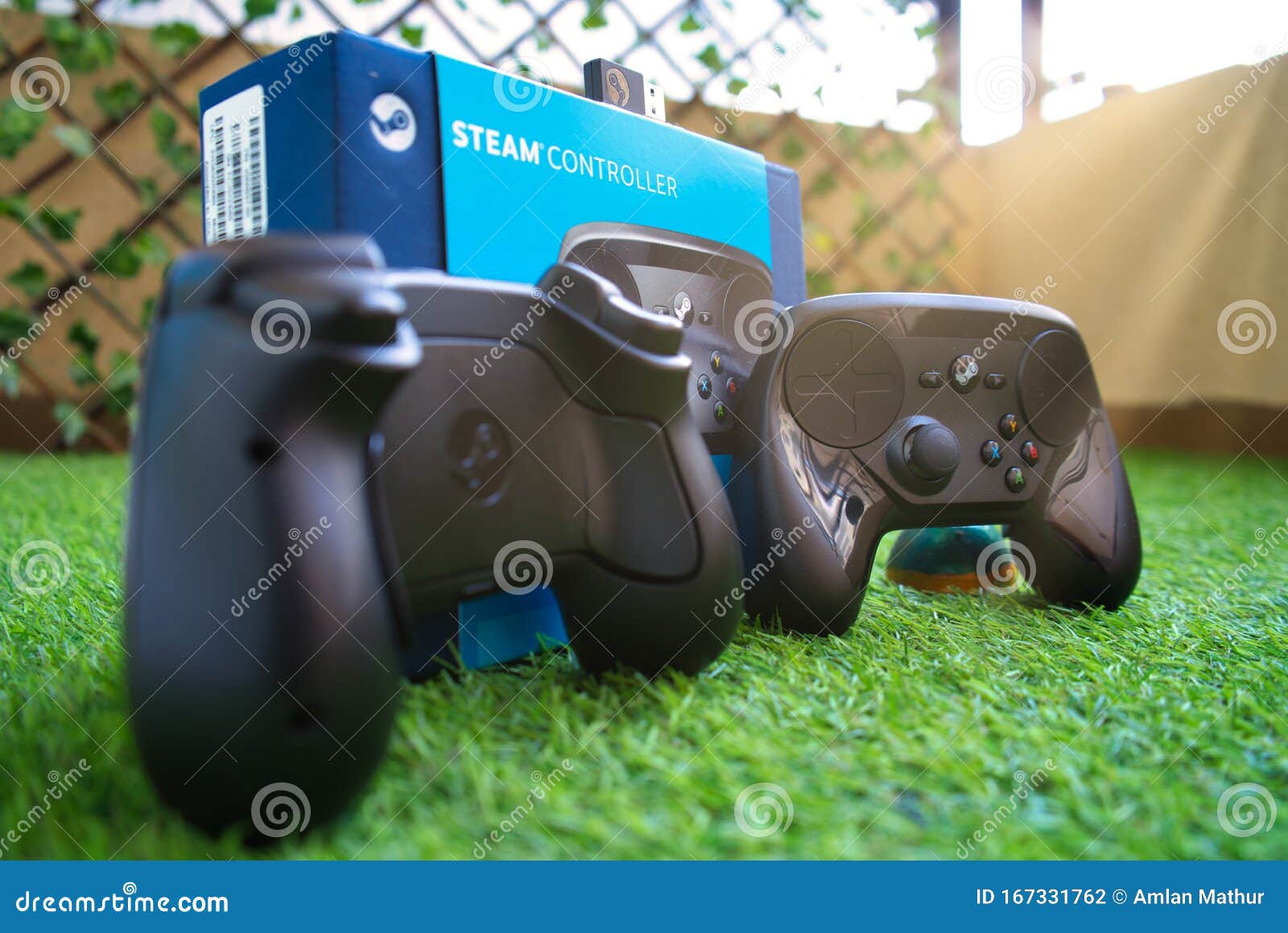 is the steam controller wired is the steam controller wired