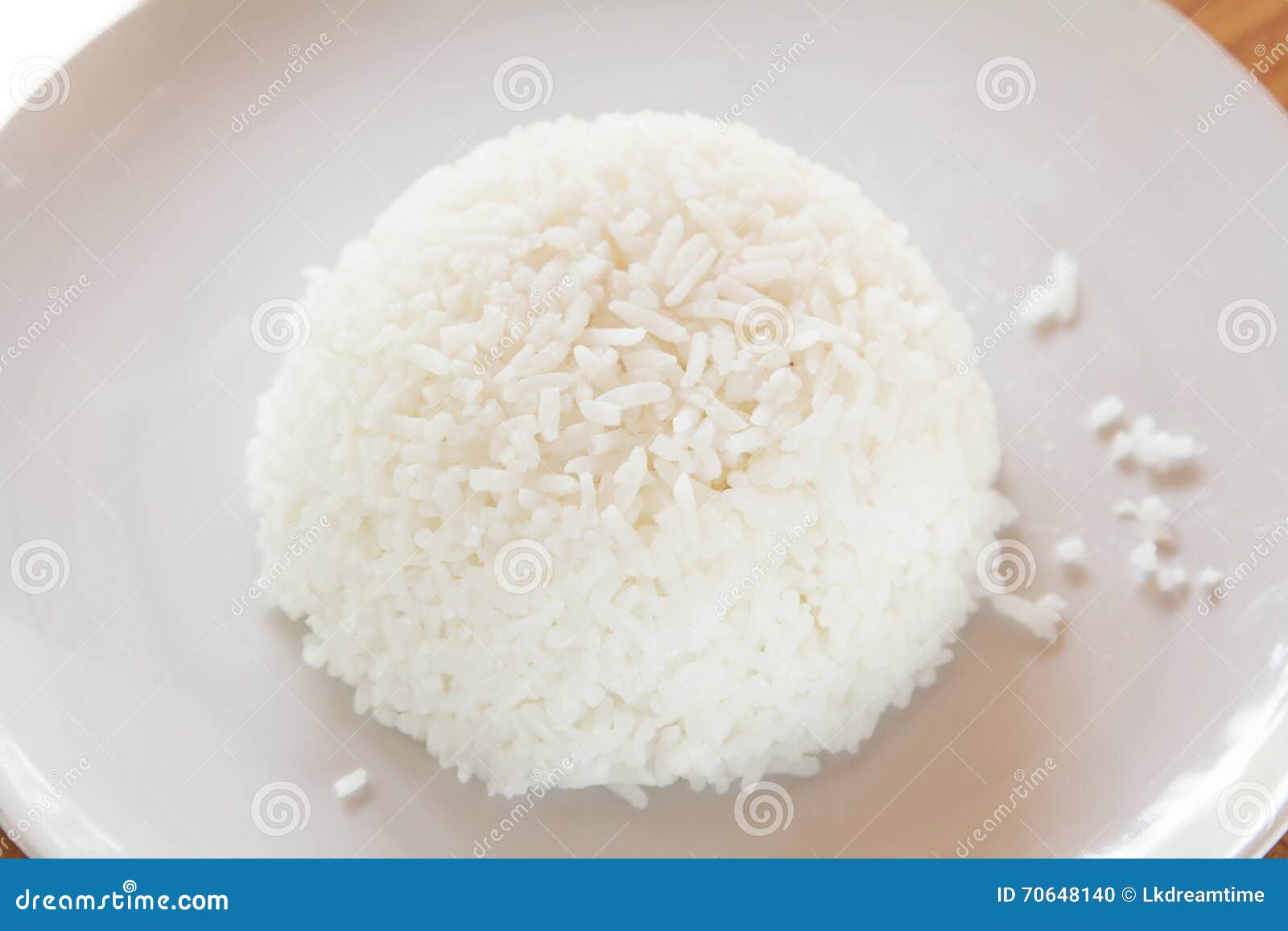 steamed rice on white plate.