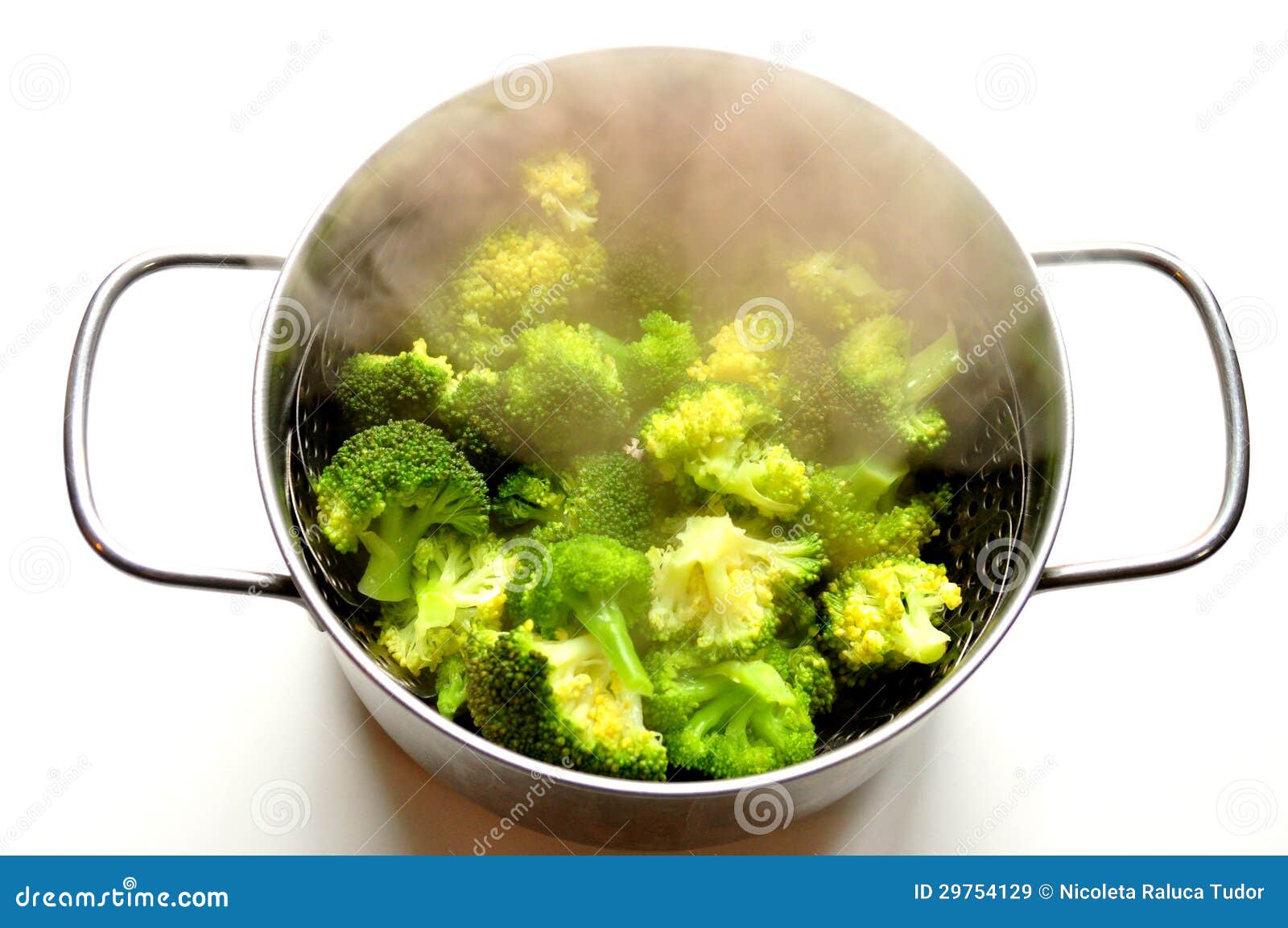 steaming broccoli in an inox pot