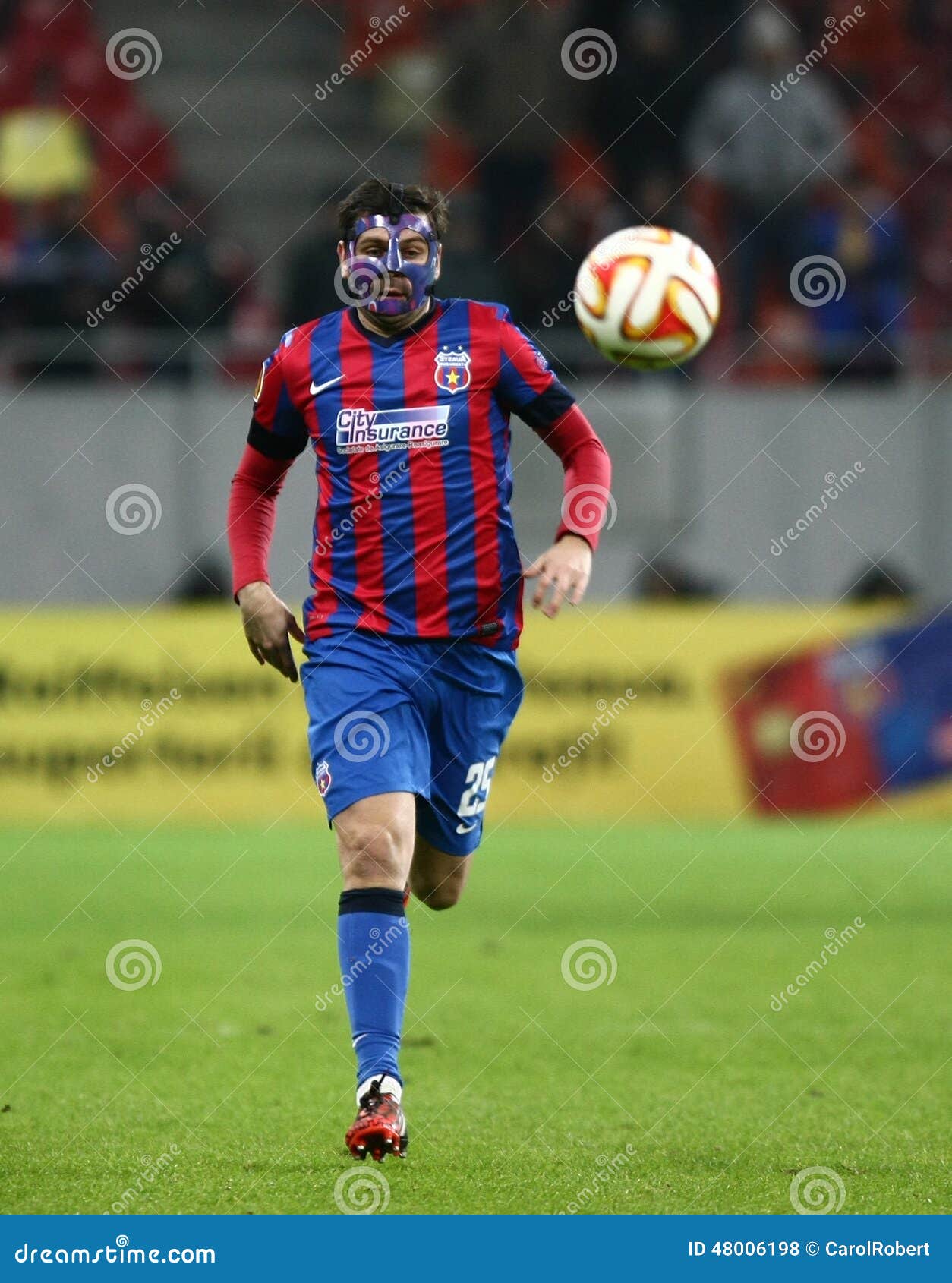 Steaua Bucharest Vs. Dynamo Kyiv Editorial Stock Photo - Image of national,  ball: 48006198