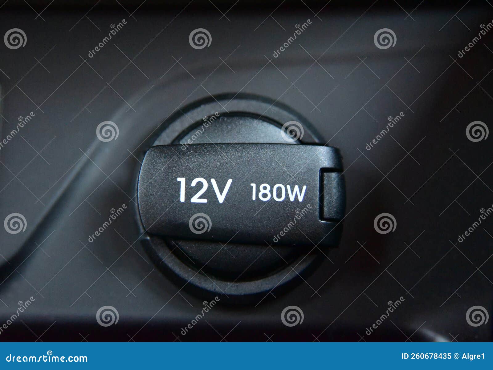 https://thumbs.dreamstime.com/z/steckdose-mit-volt-im-auto-spannungsquelle-gep%C3%A4ckraum-eines-personenkraftwagens-260678435.jpg