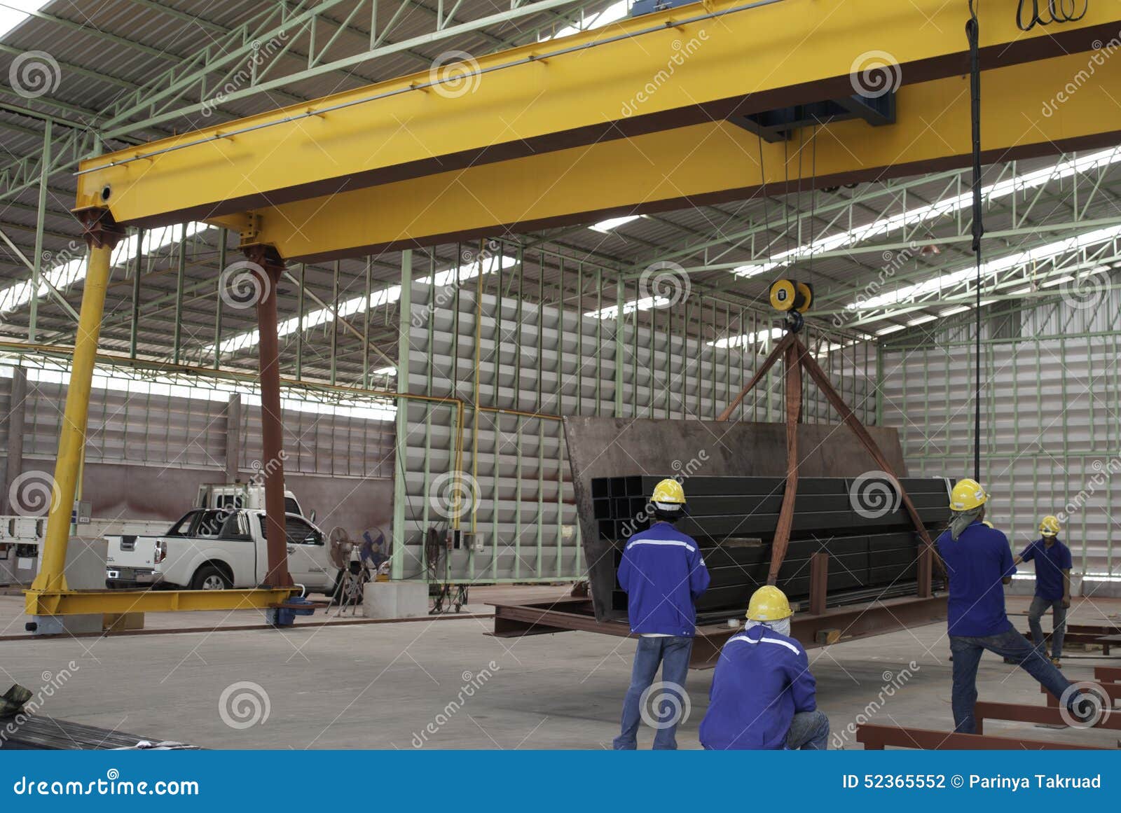 steel moving with gantry crane