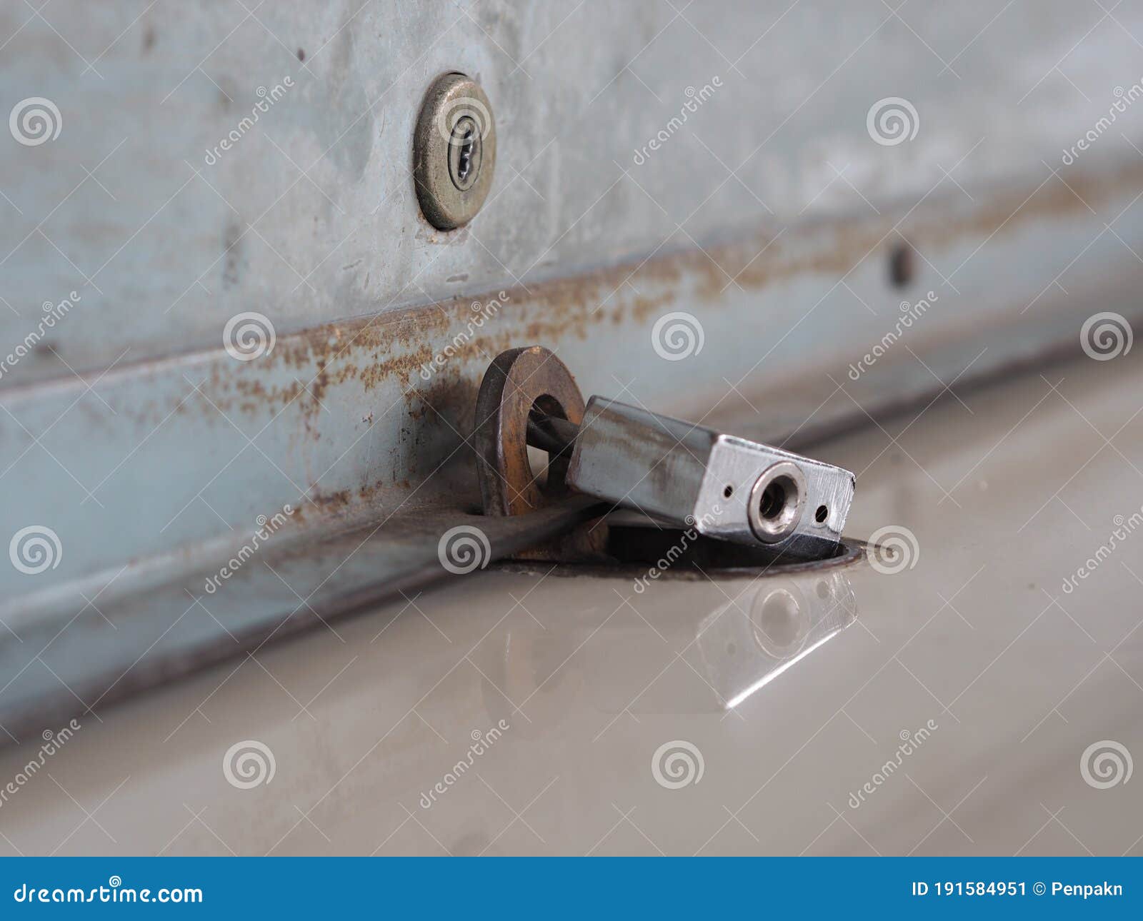 Steel Roller Shutter Door Lock by Padlock Stainless Key Front Close