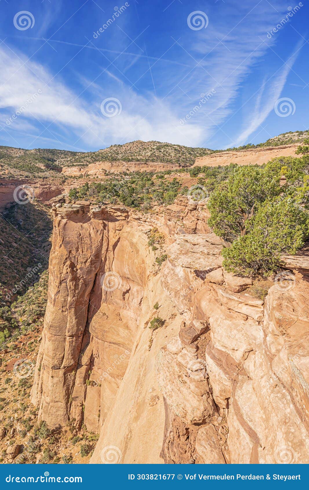 steep cliffs near the saddlehorn visitor center