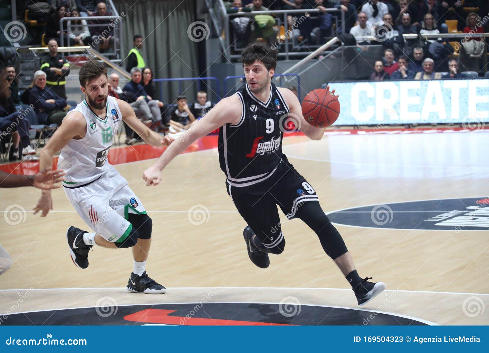 Basketball EuroCup Championship Segafredo Virtus Bologna Vs Darussafaka  Tekfen Istanbul Editorial Stock Photo - Image of eurocup, bologna: 169504323