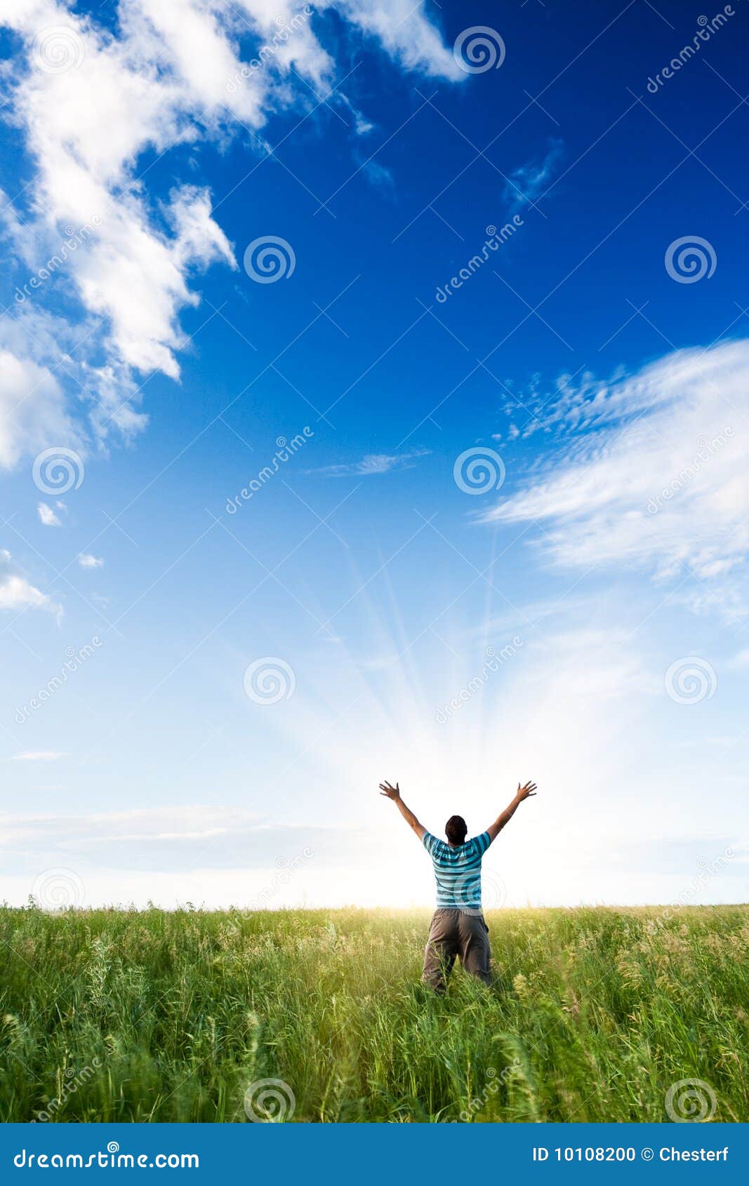 Steigende Sonne stockfoto. Bild von freiheit, blau, person - 10108200