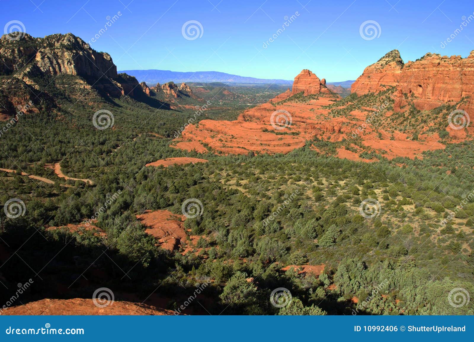 Sten för sedona för arizona liggandefoto röd scenisk