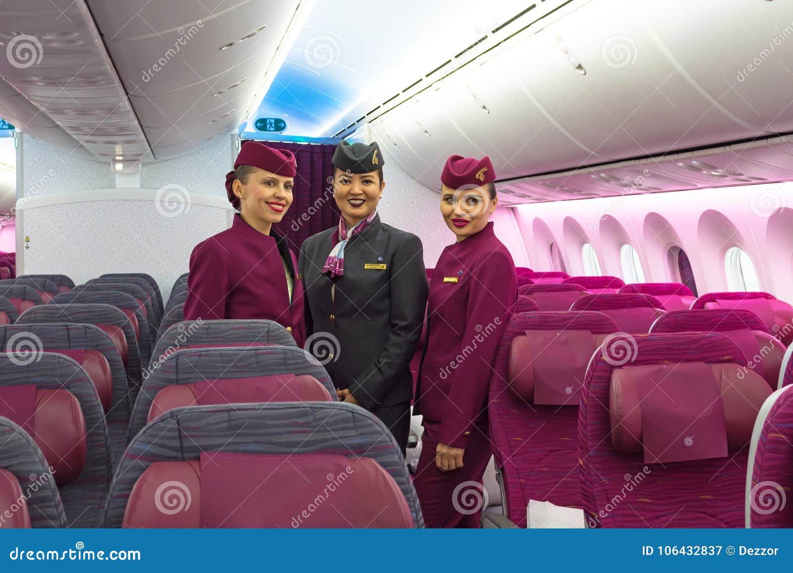 Stewards Hotesse De L Air A Bord Boeing 787 Lignes Aeriennes De