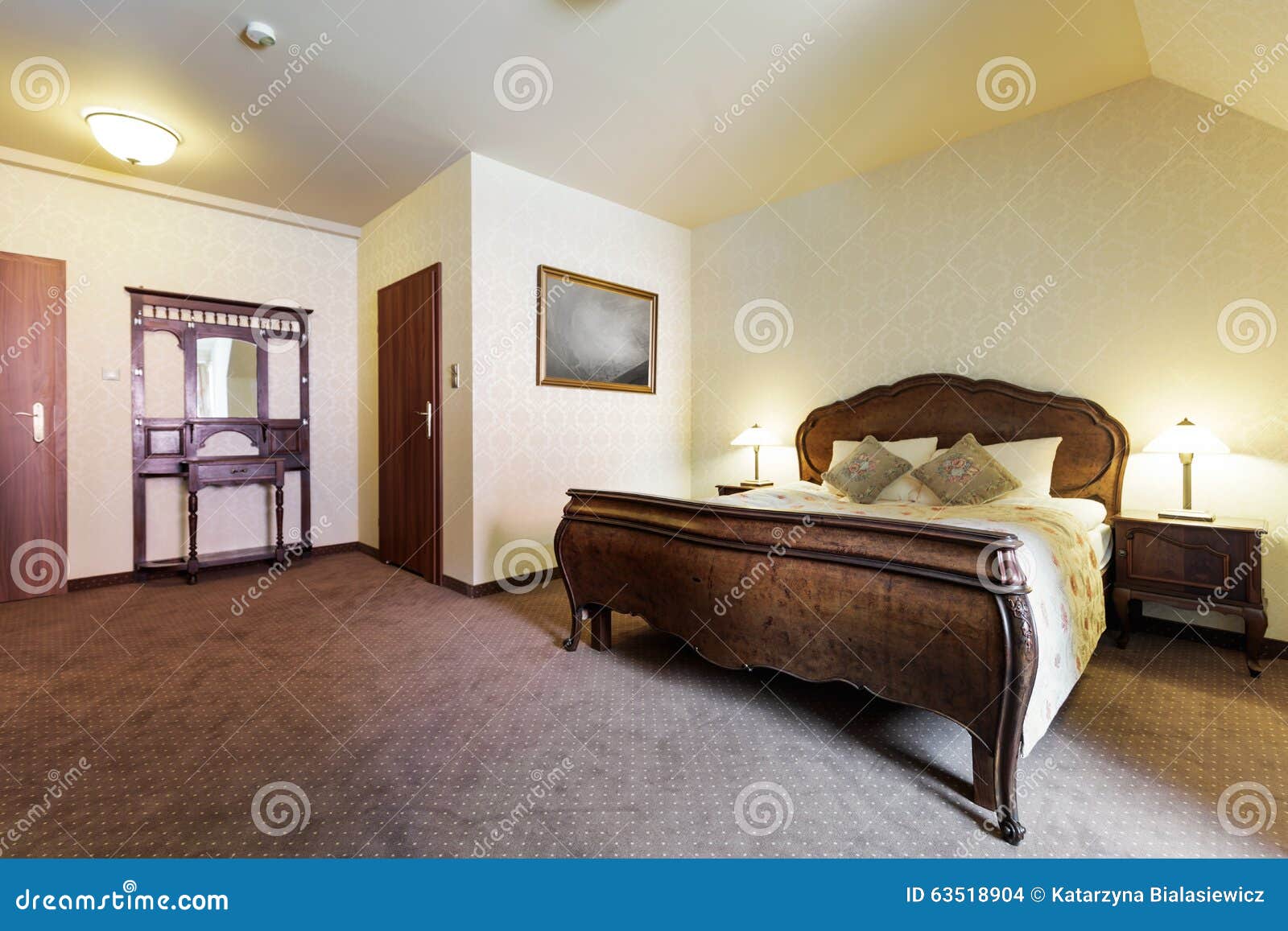 Stilfullt sovrum i retro design arkivfoto bild: 63518904