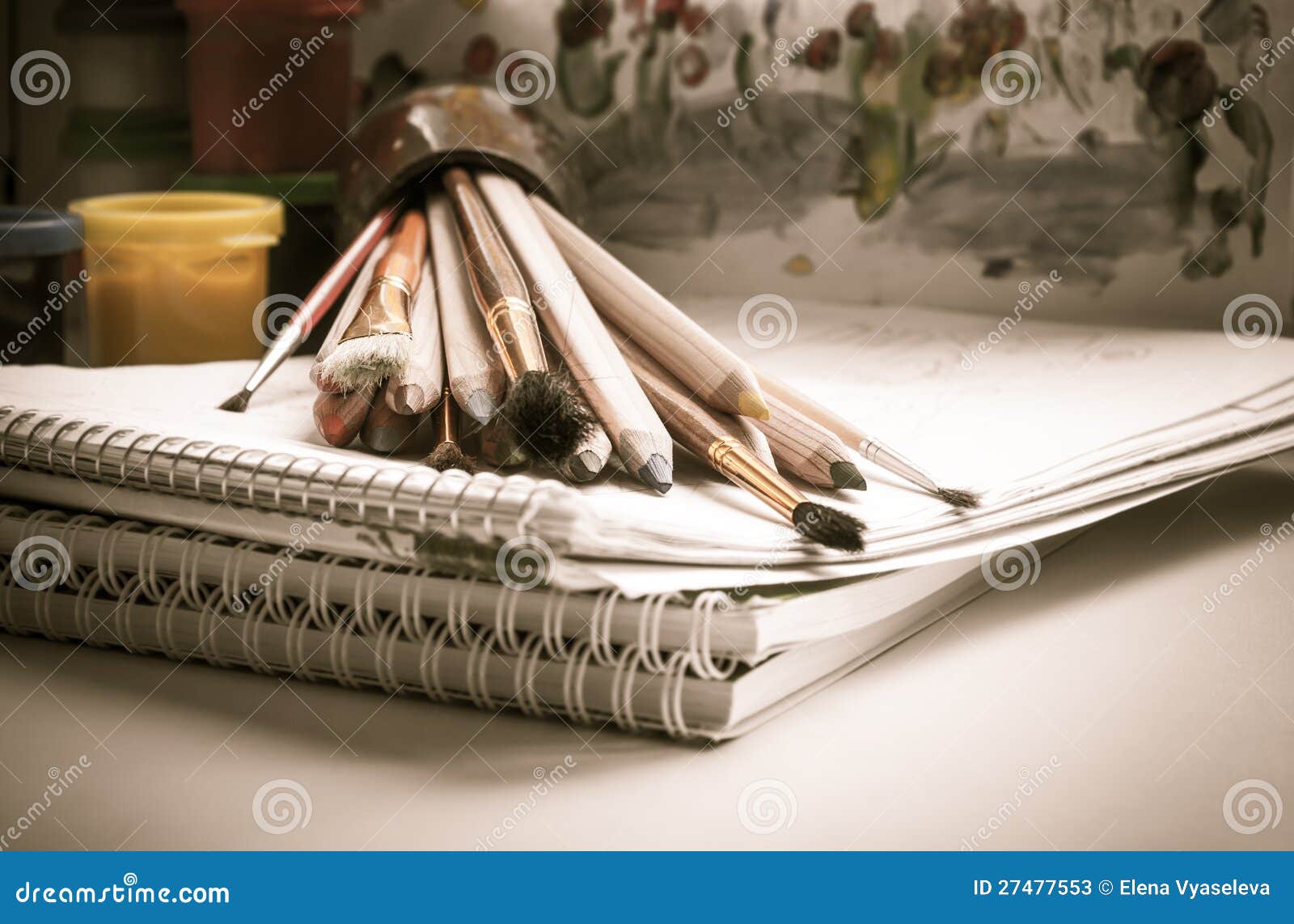 Small Sketch Pad Stock Photo - Download Image Now - Sketch Pad