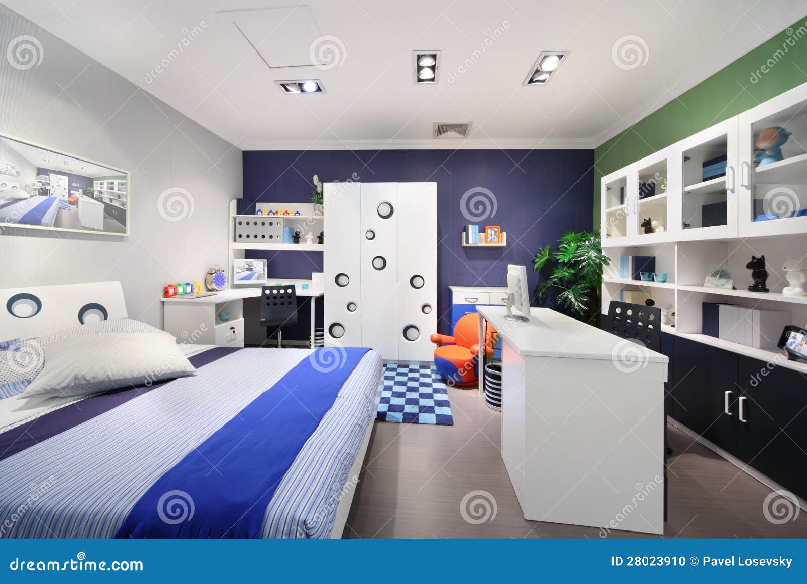 Stilvolles Blaues Schlafzimmer Stockfoto - Bild von blaues