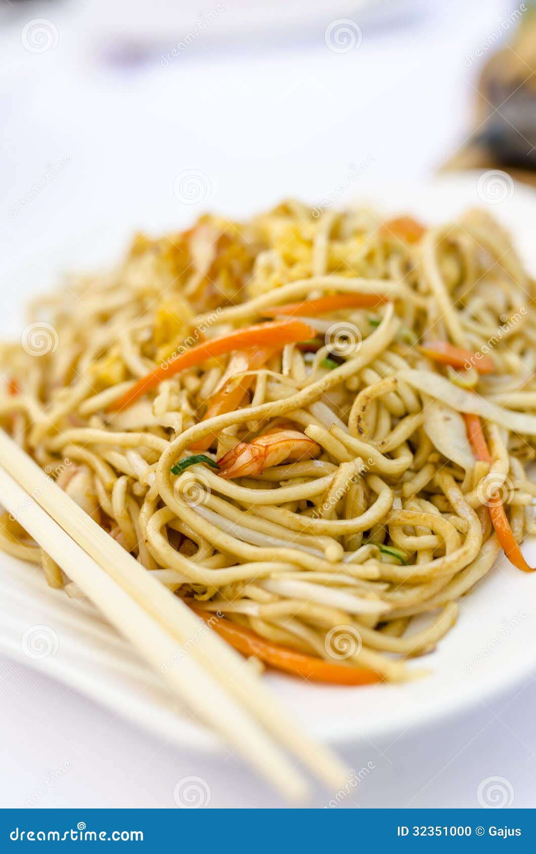 Stir fried chinese noodles stock photo. Image of vietnamese - 32351000