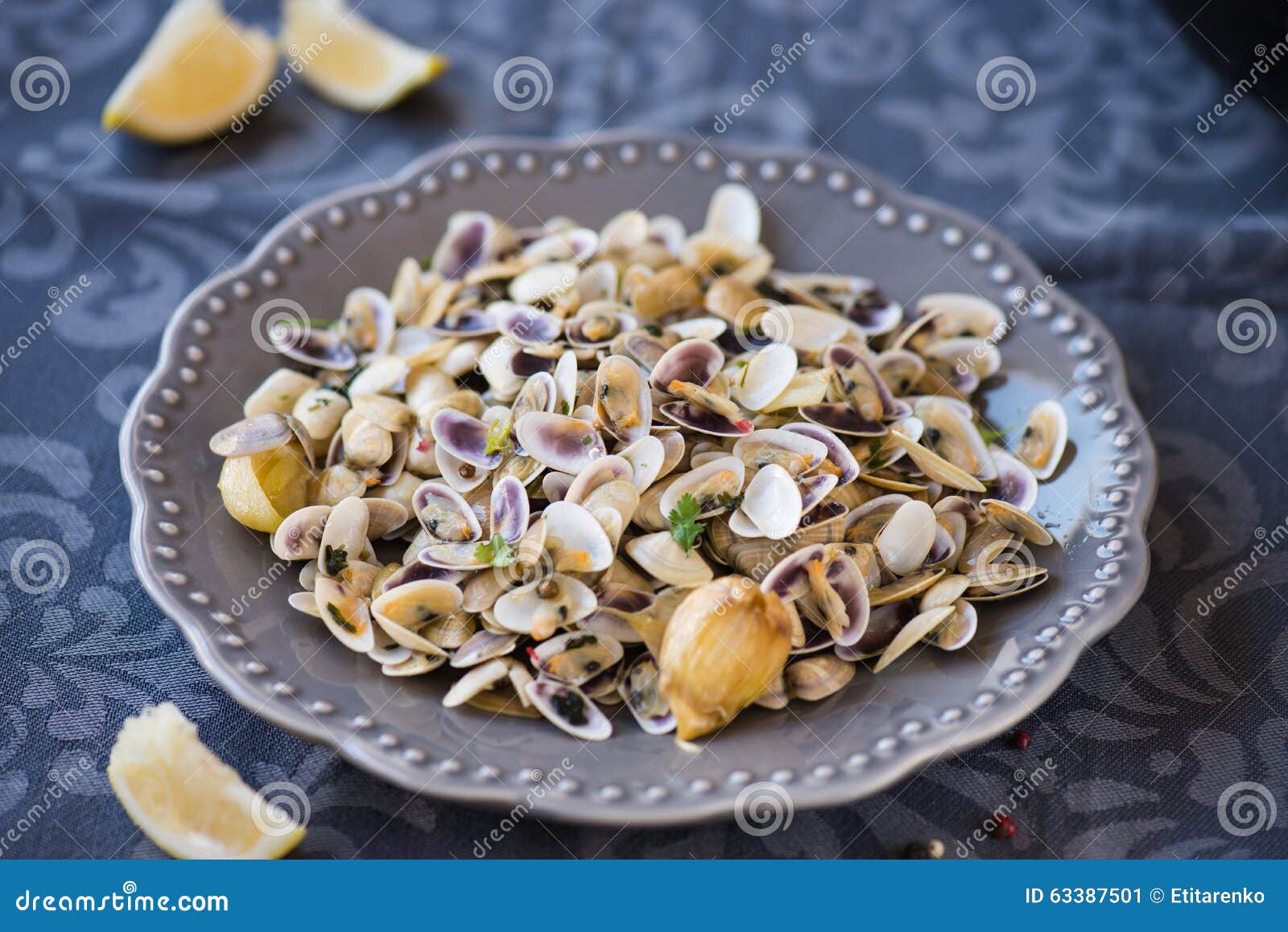 Stir Fried Clams with Roasted Paste,garlic, Lemon, Cilantro Stock Image
