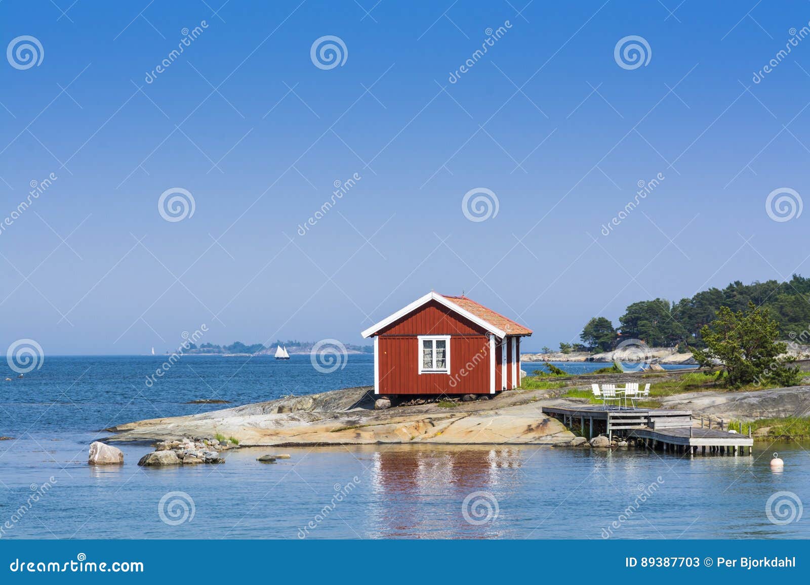 stockholm archipelago: small red summerhouse