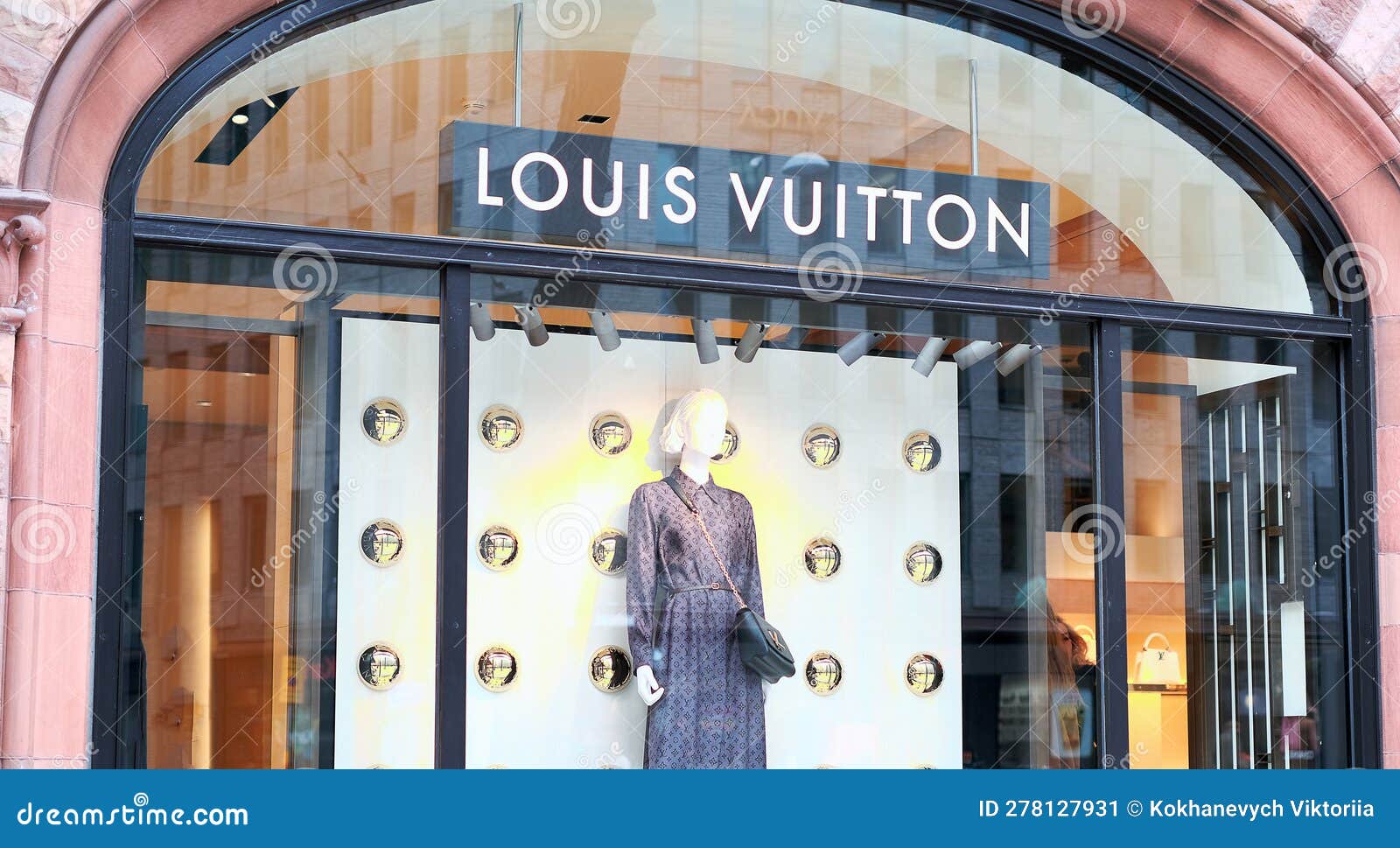 Louis Vuitton Shop T Stock Photo - Download Image Now - Australia