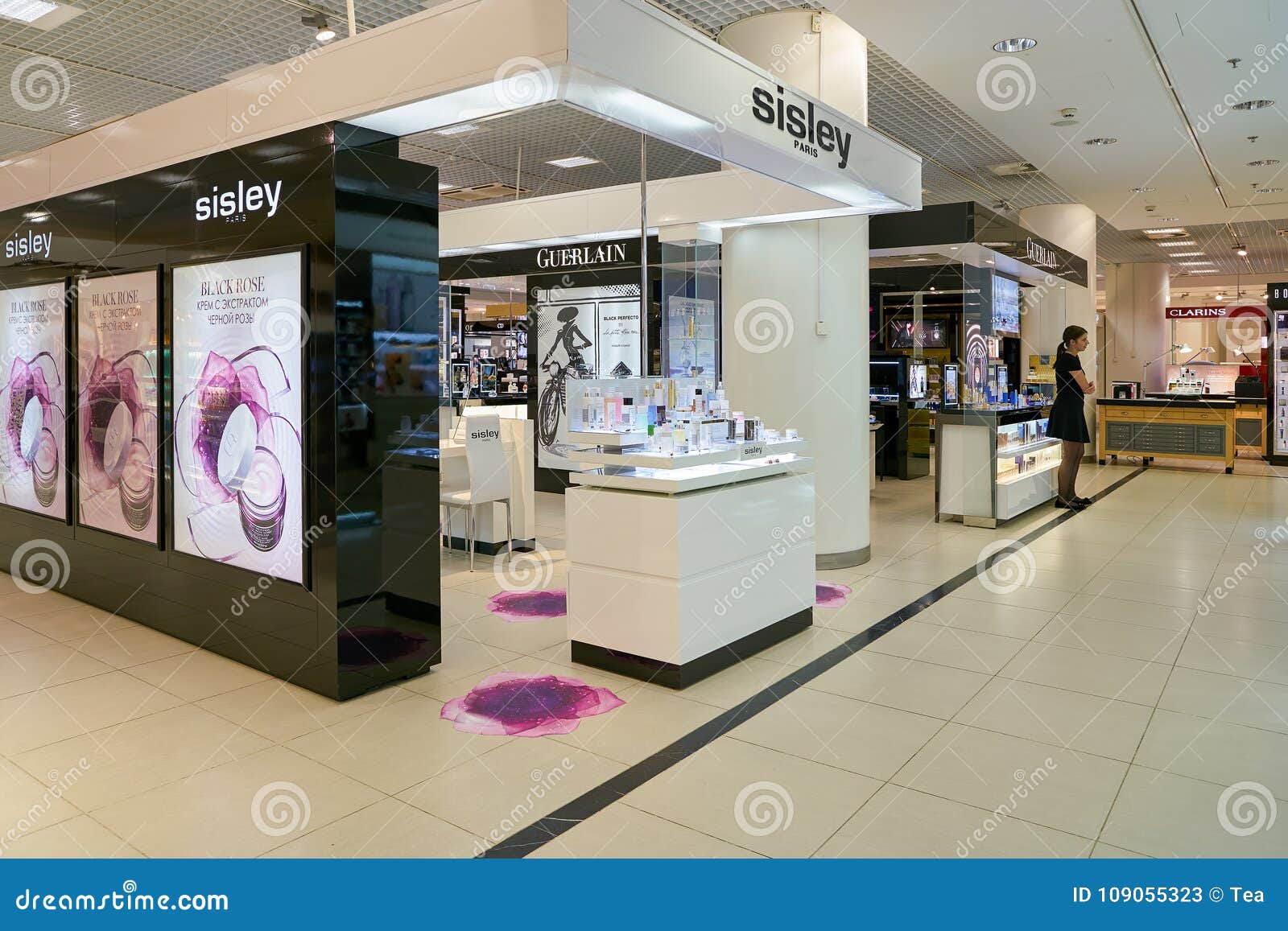 Stockmann Nevsky Center editorial stock photo. Image of shop - 109055323