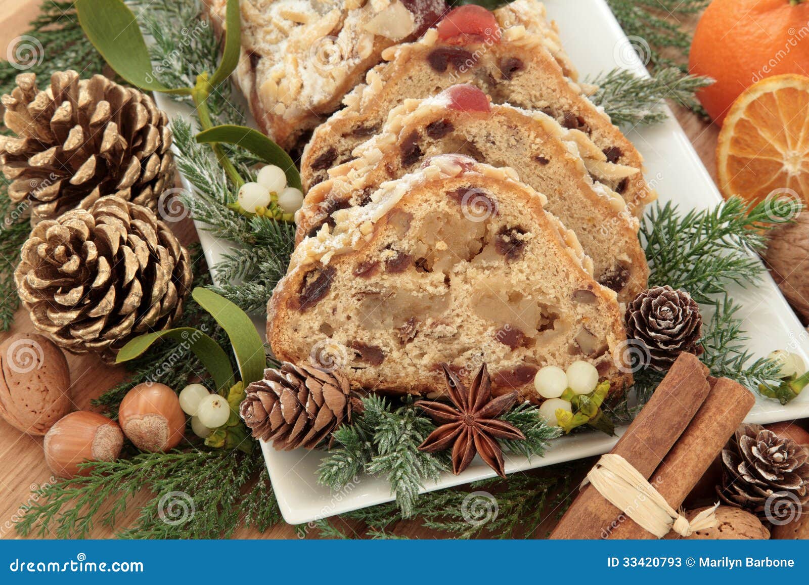 Stollen-Kuchen stockbild. Bild von marzipan, mistel, anis - 33420793