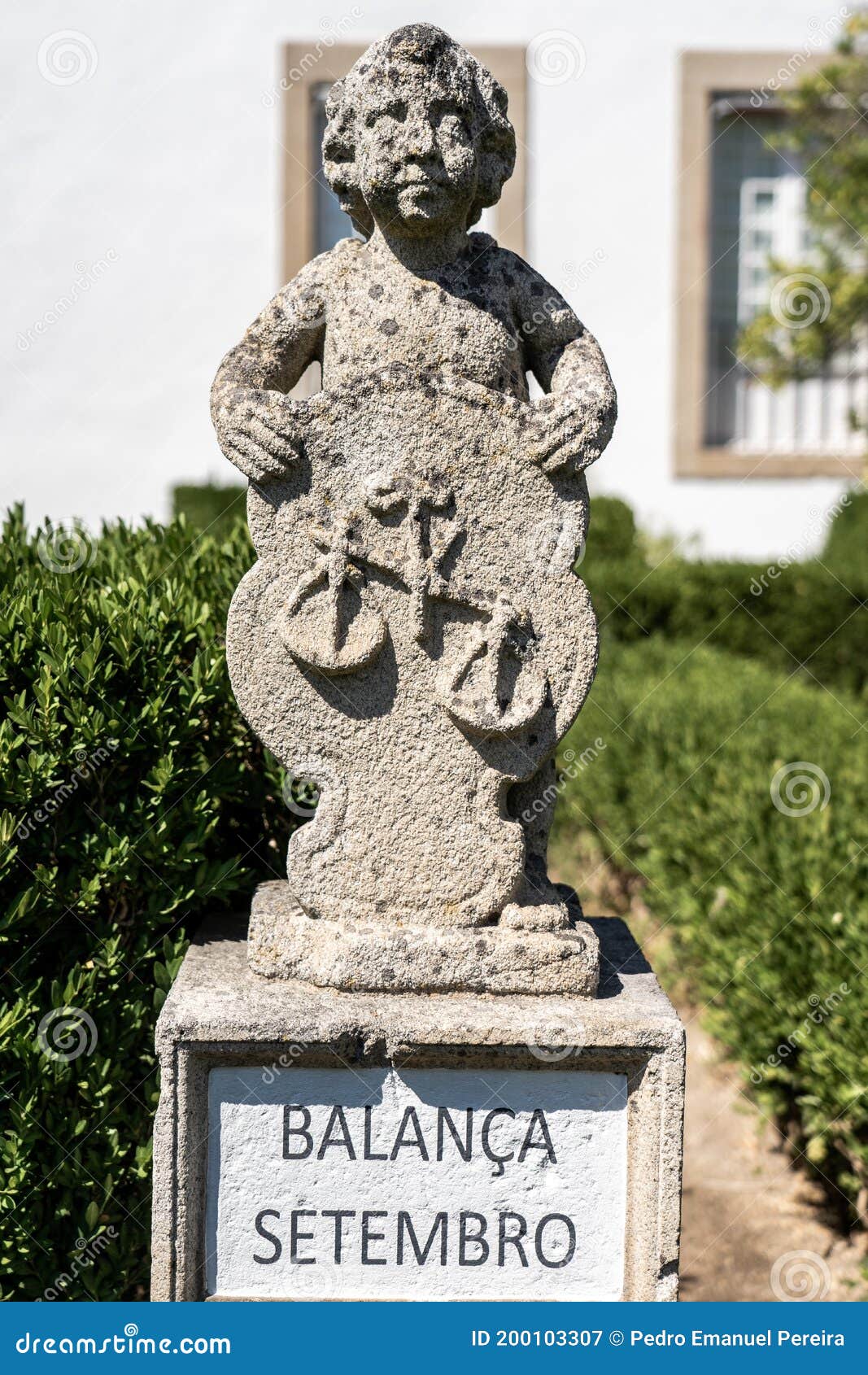 stone statue depicting the scale sign belonging to the episcopal garden of the city of castelo branco