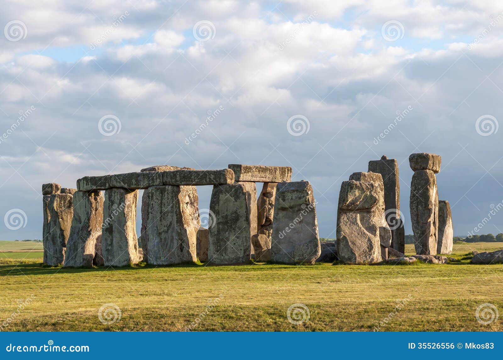 Stonehenge photo stock. Image du formation, préhistorique 35526556