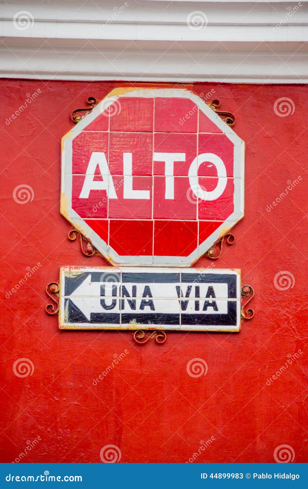 One Way Una Via With Right Arrow English Spanish Bilingual Aluminum Metal Sign 