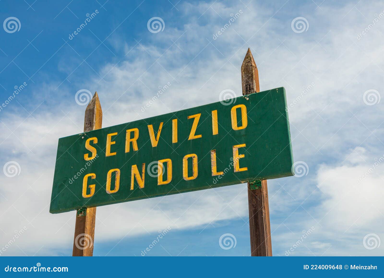 stop sign for gondolas and entering point - servicio gondole - gondola service