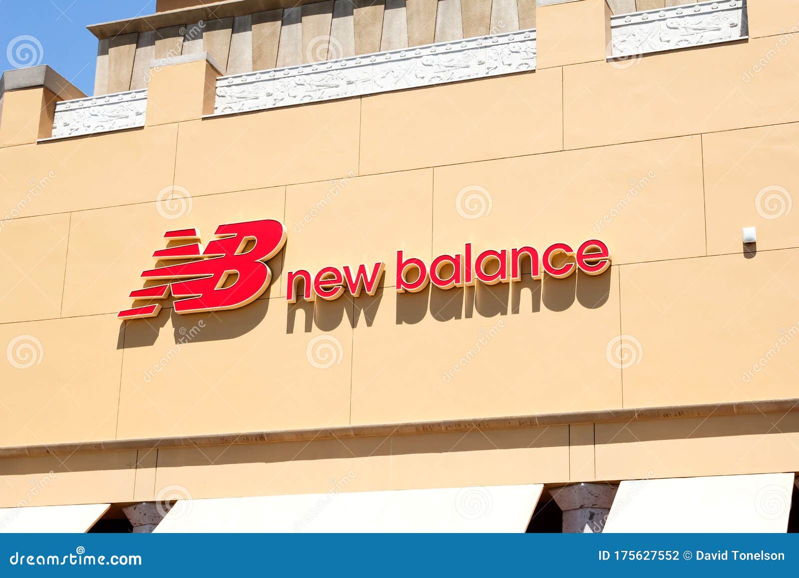 new balance shoe store los angeles