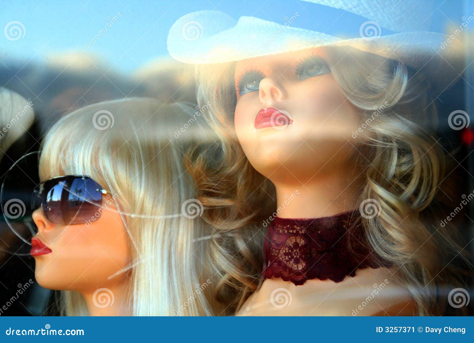 Storefront mannequins stock image. Image of stoic, emotionless 3257371
