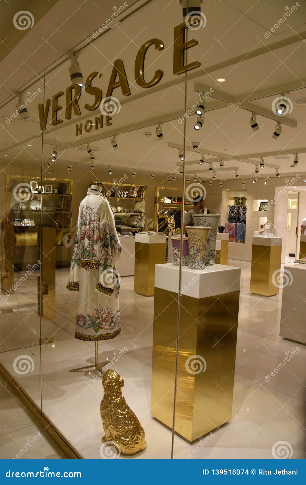 Stores at Palazzo Versace in Dubai, UAE Editorial Stock Image - Image of  construction, creek: 139518074