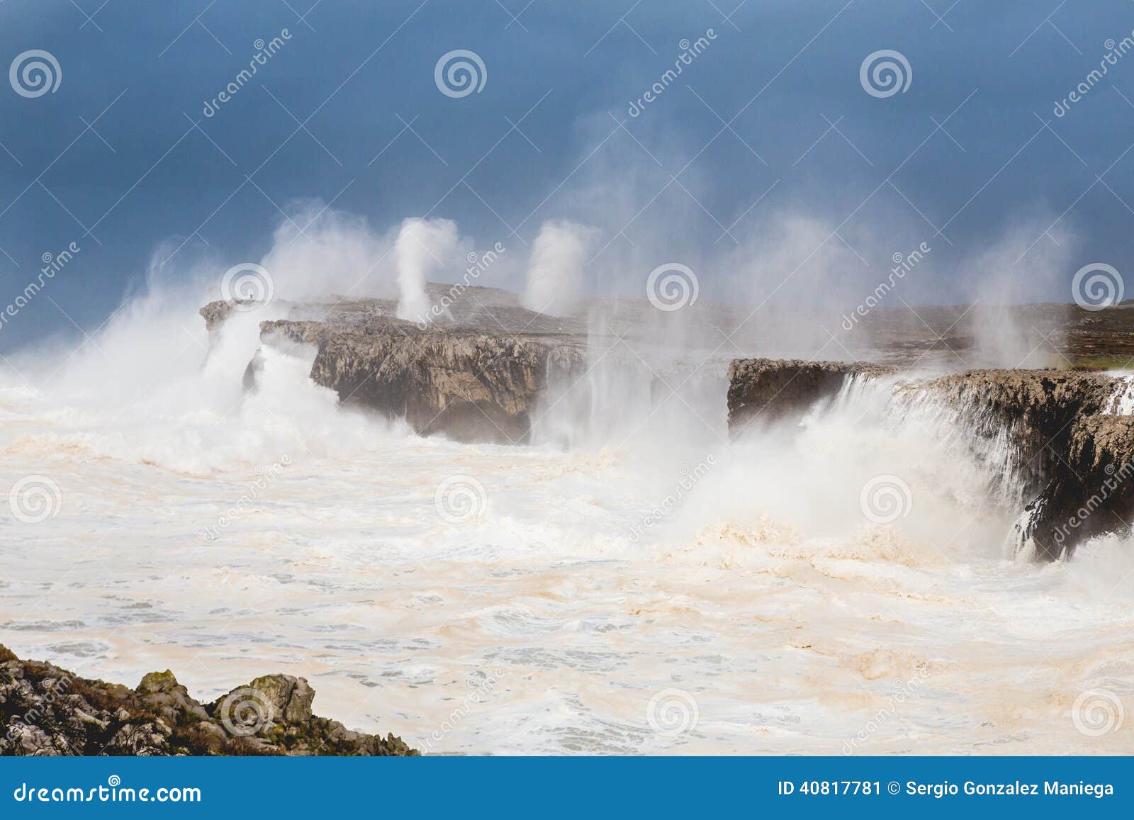 storm on the cliff, bufones