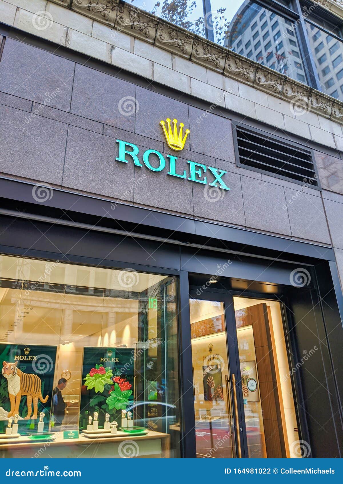 Van Het Lichtsignaal Buiten Een Rolex-horlogewinkel in Het Centrum Van De Stad Redactionele Fotografie - Image of centrum, 164981022