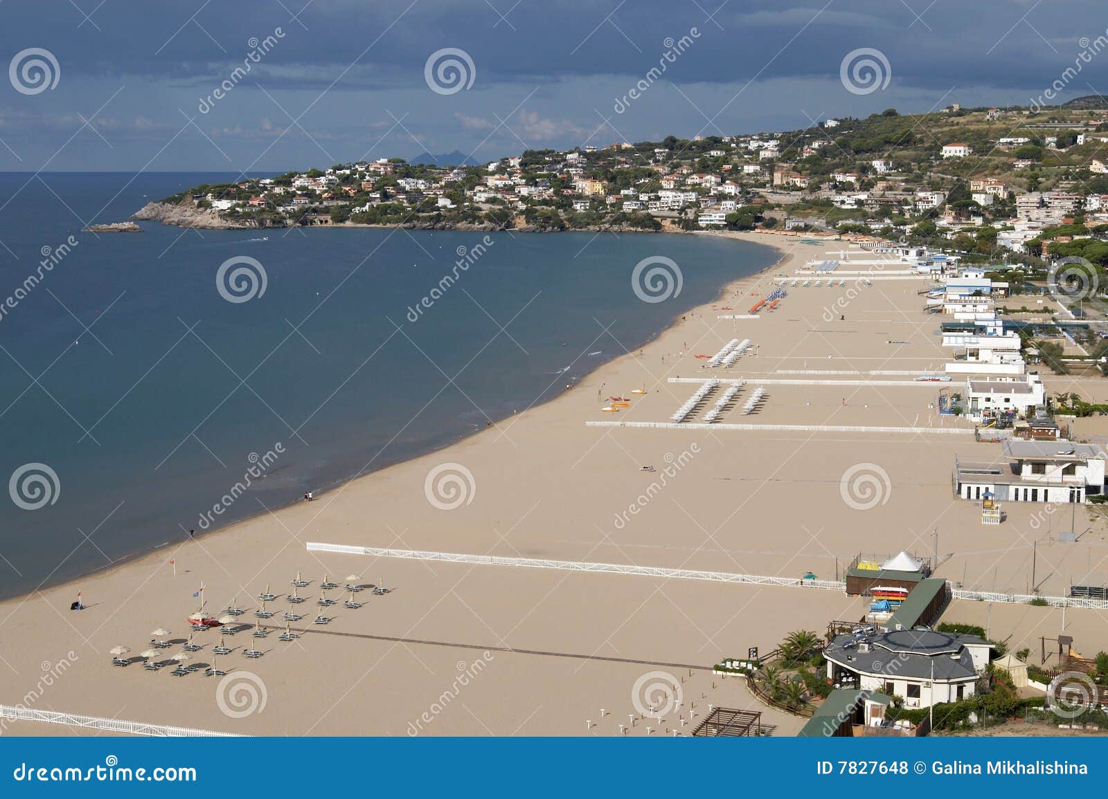 Italien, Gaeta. Tyrrhenisches Meer. Stadtstrand