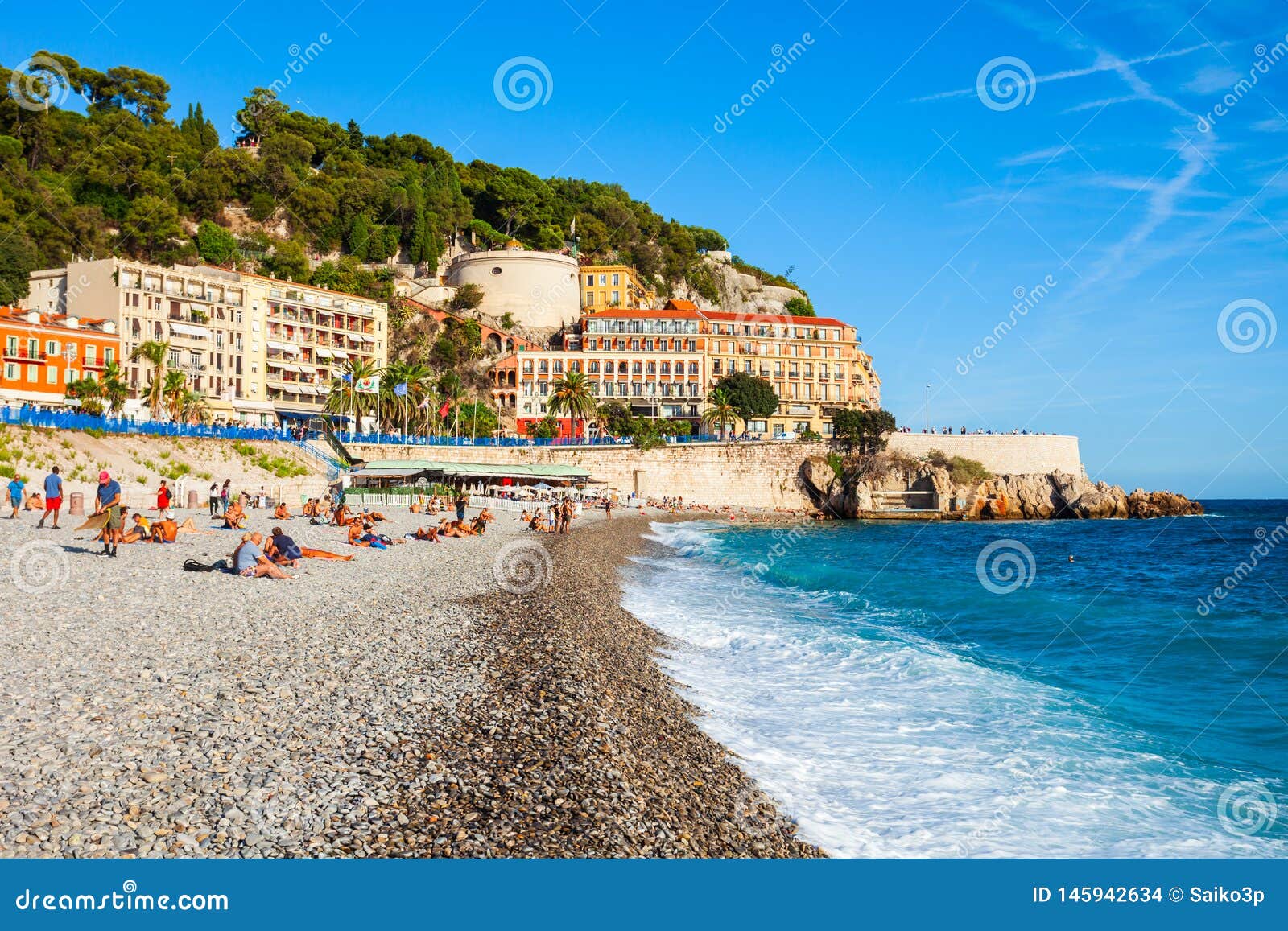 Strand blauer Strand in Nizza, Frankreich Redaktionelles Stockbild
