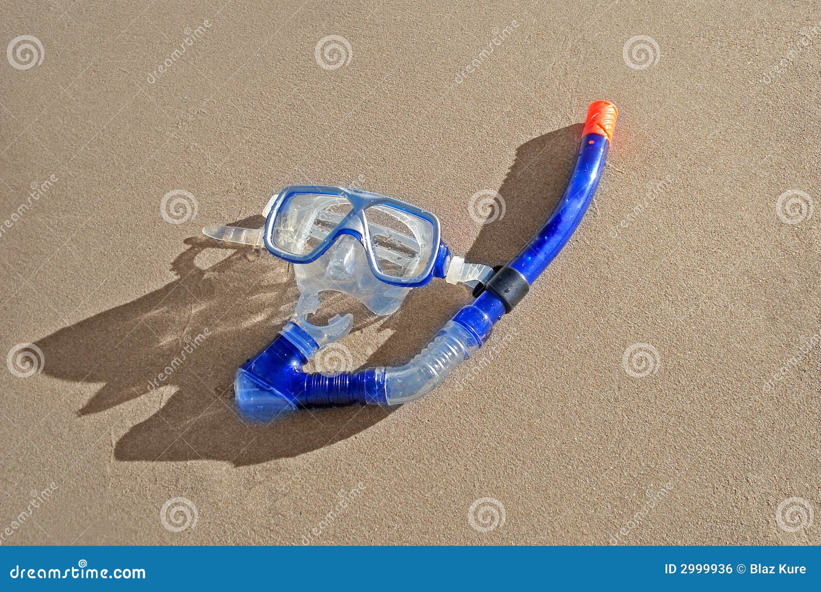 Strandmaskering som snorkeling. Sandig snorkeling för strandmaskering