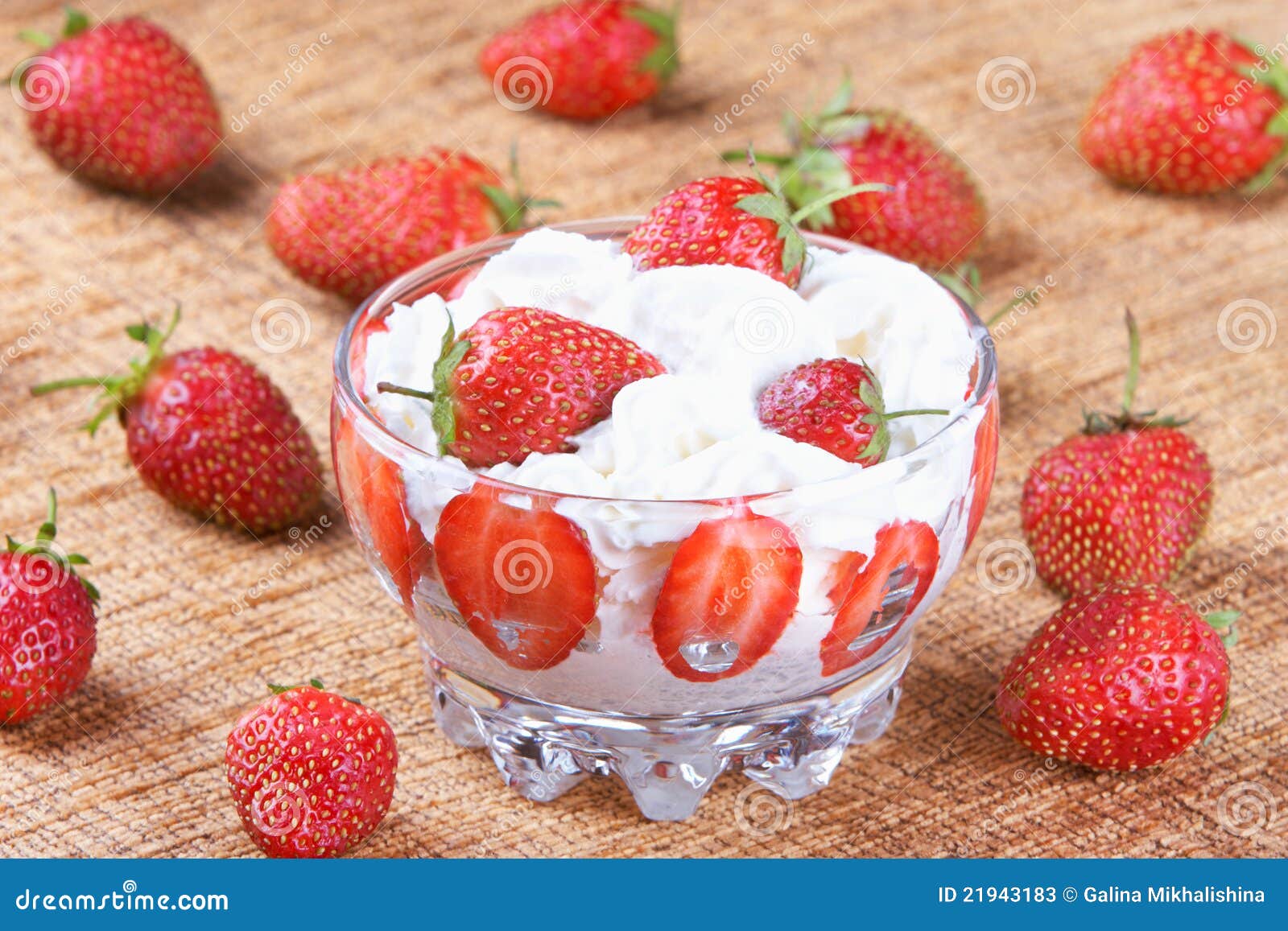 Strawberries with cream stock image. Image of strawberries 21943183